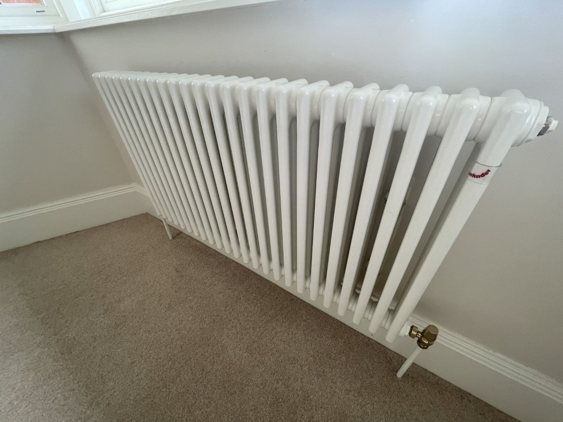 1 x ZEHNDER Traditional Tubular 3 Column Horizontal Radiator in White - Original Value £860.00 - - Image 5 of 7