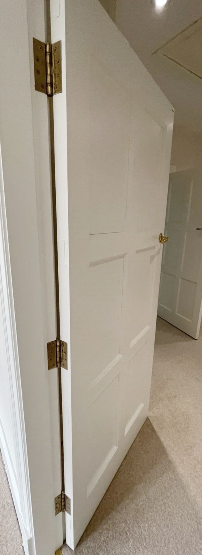 1 x Solid Wood Lockable Painted Internal Door in White - Includes Handles and Hinges - Image 8 of 10