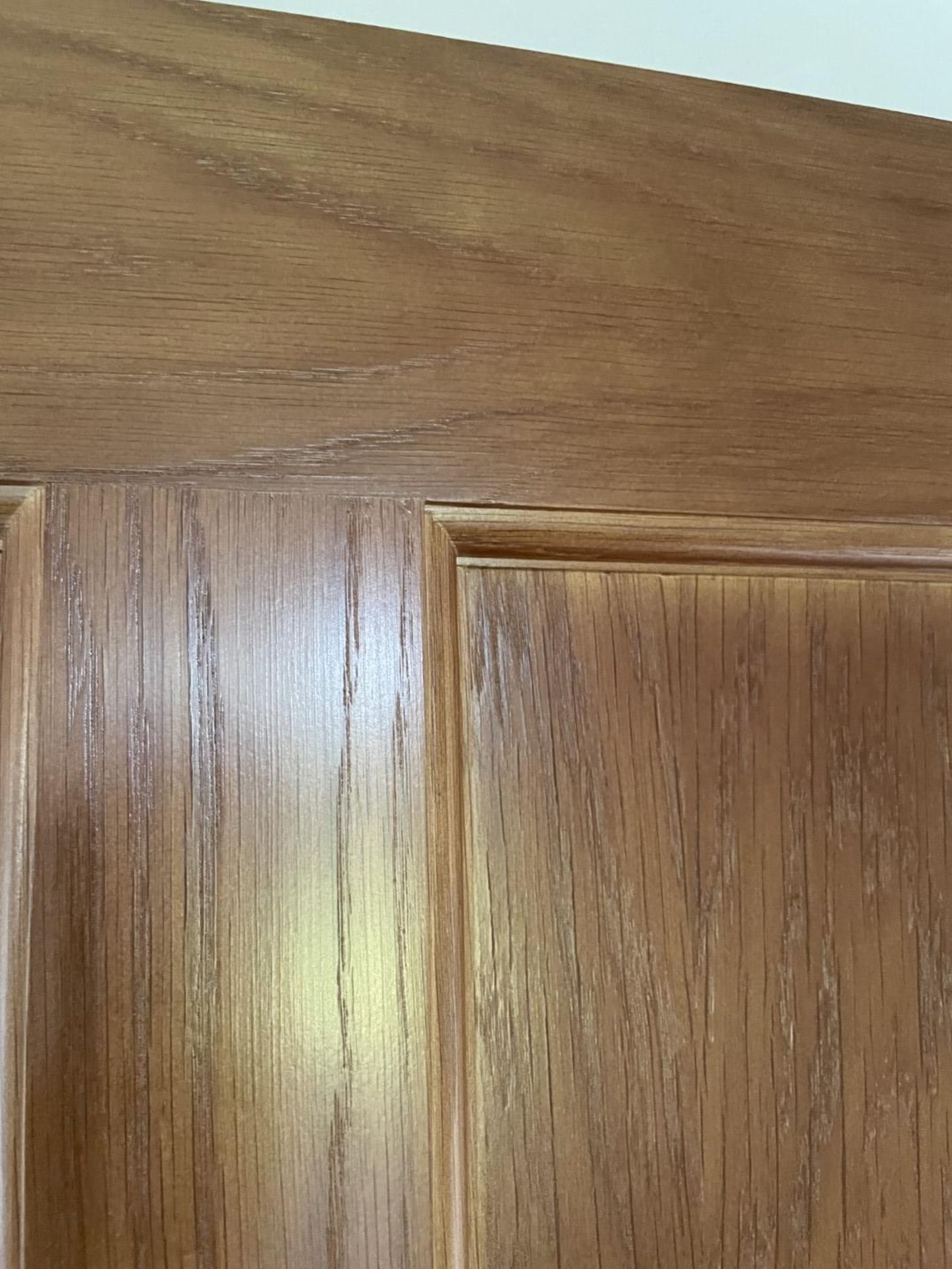 1 x Solid Oak Wooden Lockable Internal Door - Ref: PAN201 / INHLWY - CL896 - NO VAT - Image 5 of 10