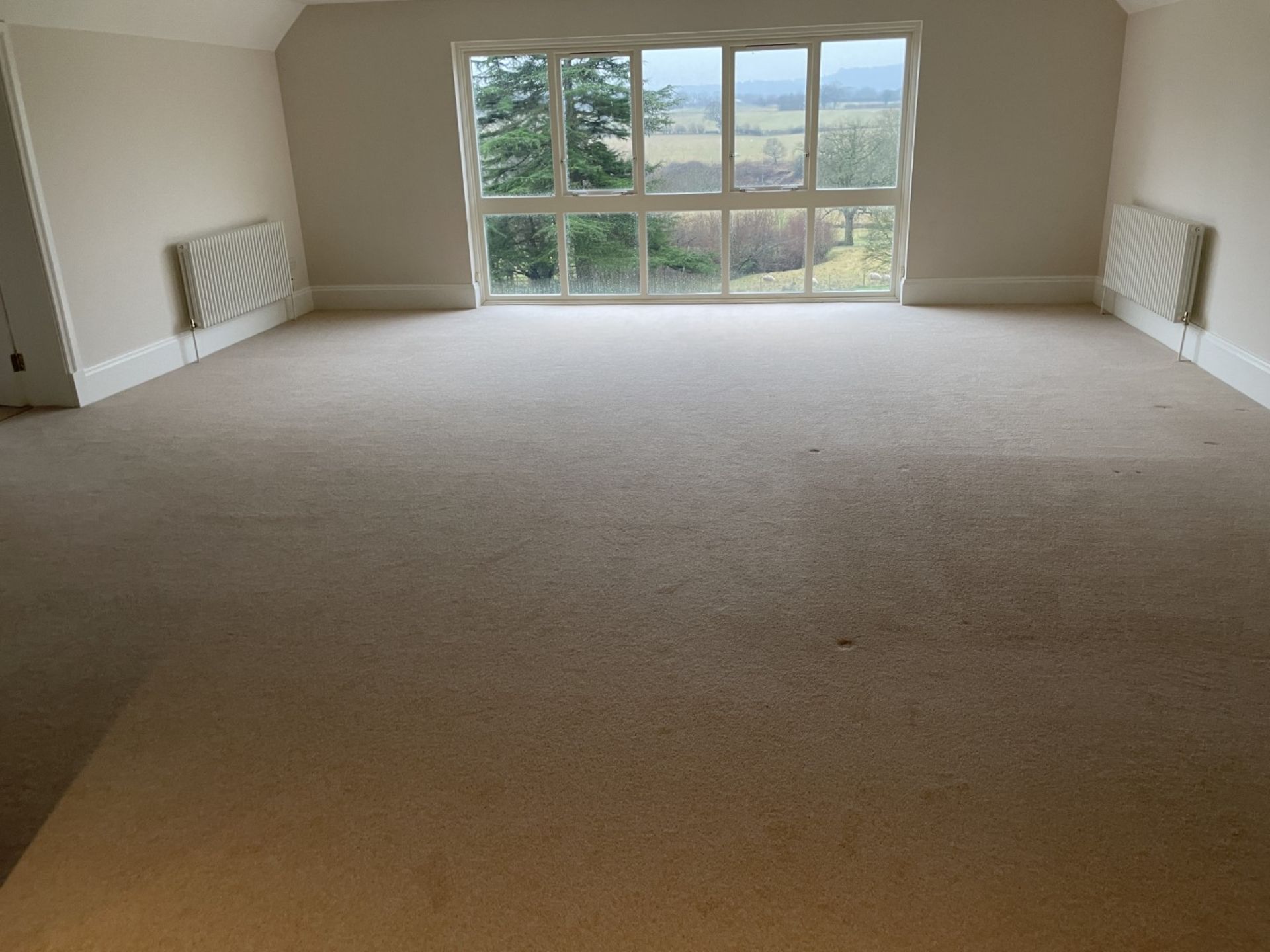 1 x Luxury Wool Master Bedroom Carpet in a Neutral Tone with Premium Underlay - Ref: UPSTRS/1 - - Image 8 of 9