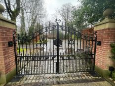 1 x Electric Ornate Double Swing Metal Main Entrance Security Gate - Ref: UP10 - NO VAT ON HAMMER