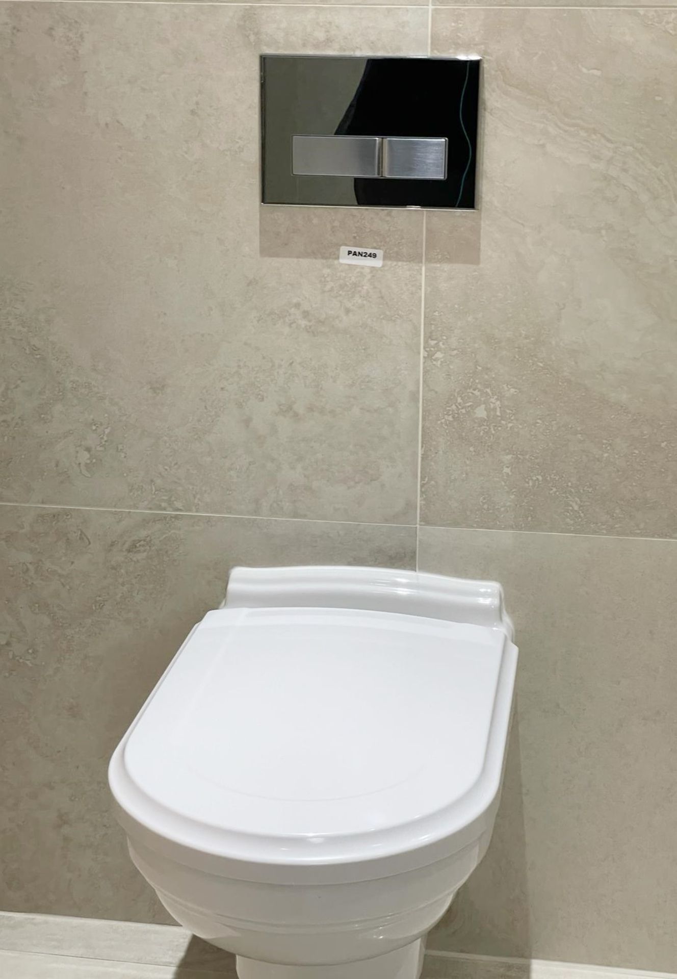 1 x VILLEROY & BOCH Wall Hung Toilet with Geberit Flush Plate - Ref: PAN249 - CL896 - NO VAT ON - Image 5 of 10