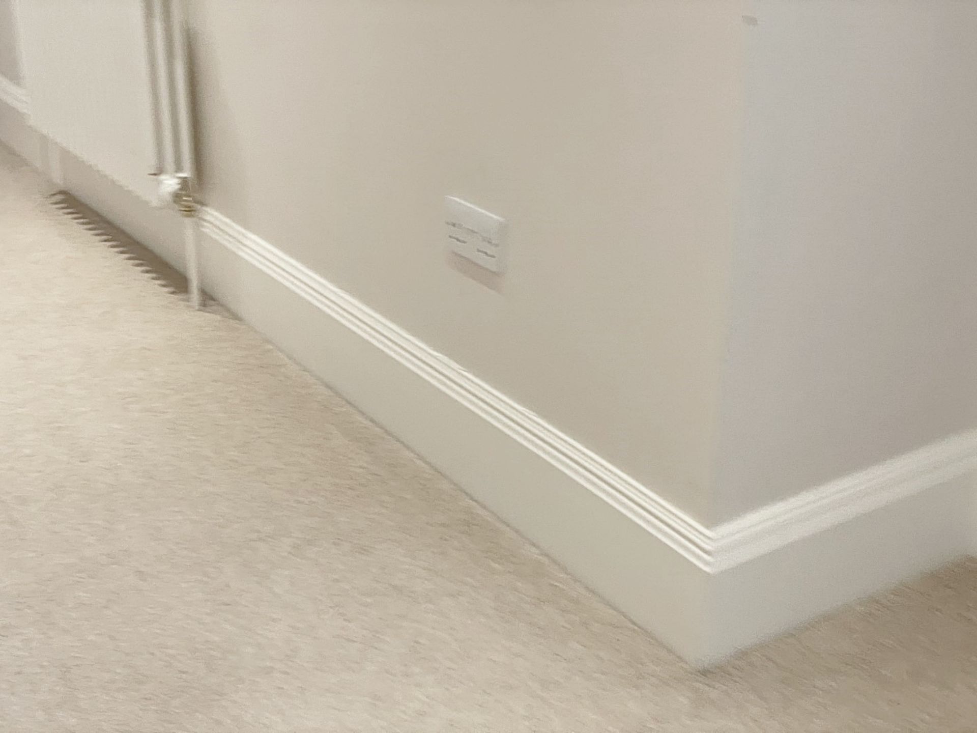 Approximately 16-Metres of Painted Timber Wooden Skirting Boards, In White - Ref: PAN283 / Bed4 - - Image 3 of 6
