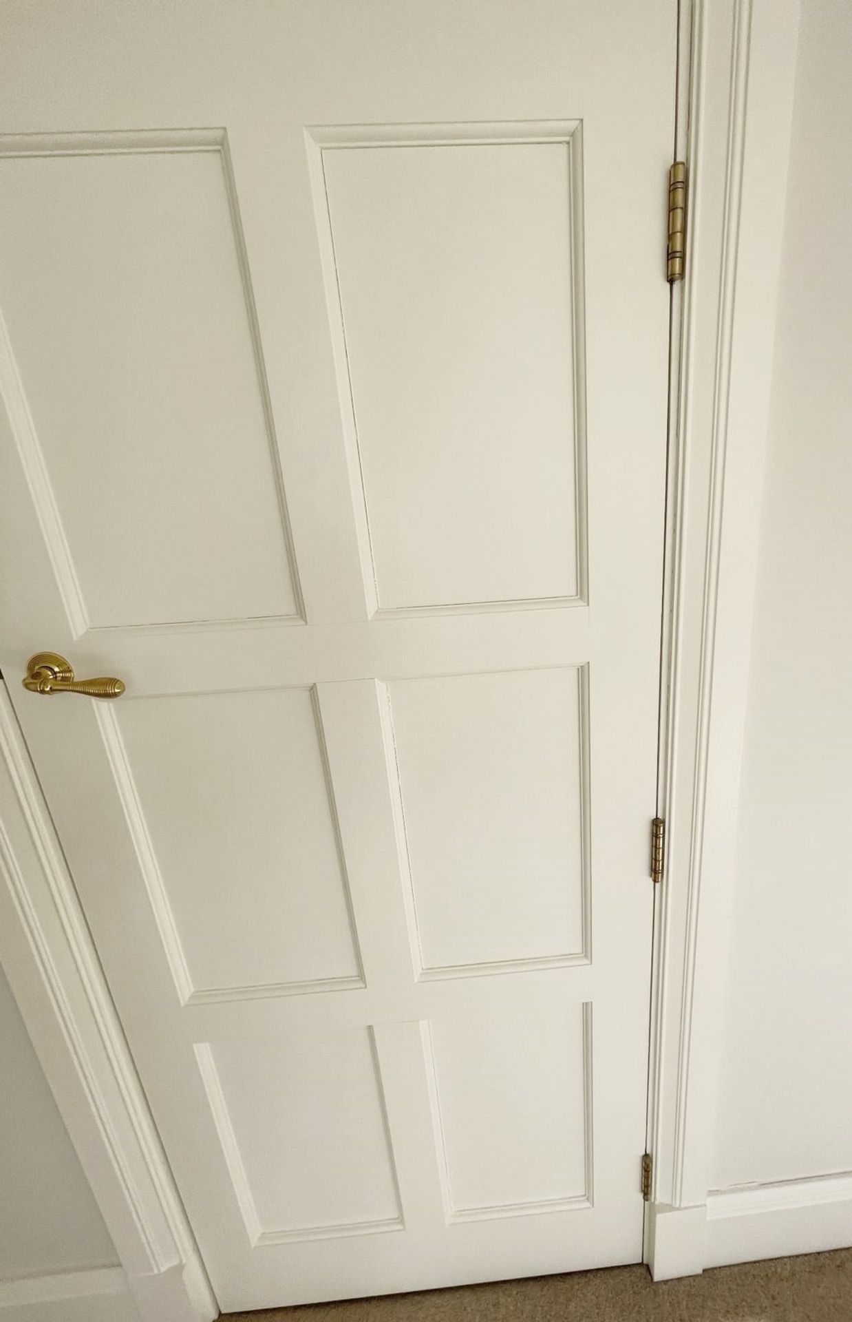 1 x Solid Wood Lockable Painted  Internal Door in White - Includes Handles and Hinges - Image 2 of 10