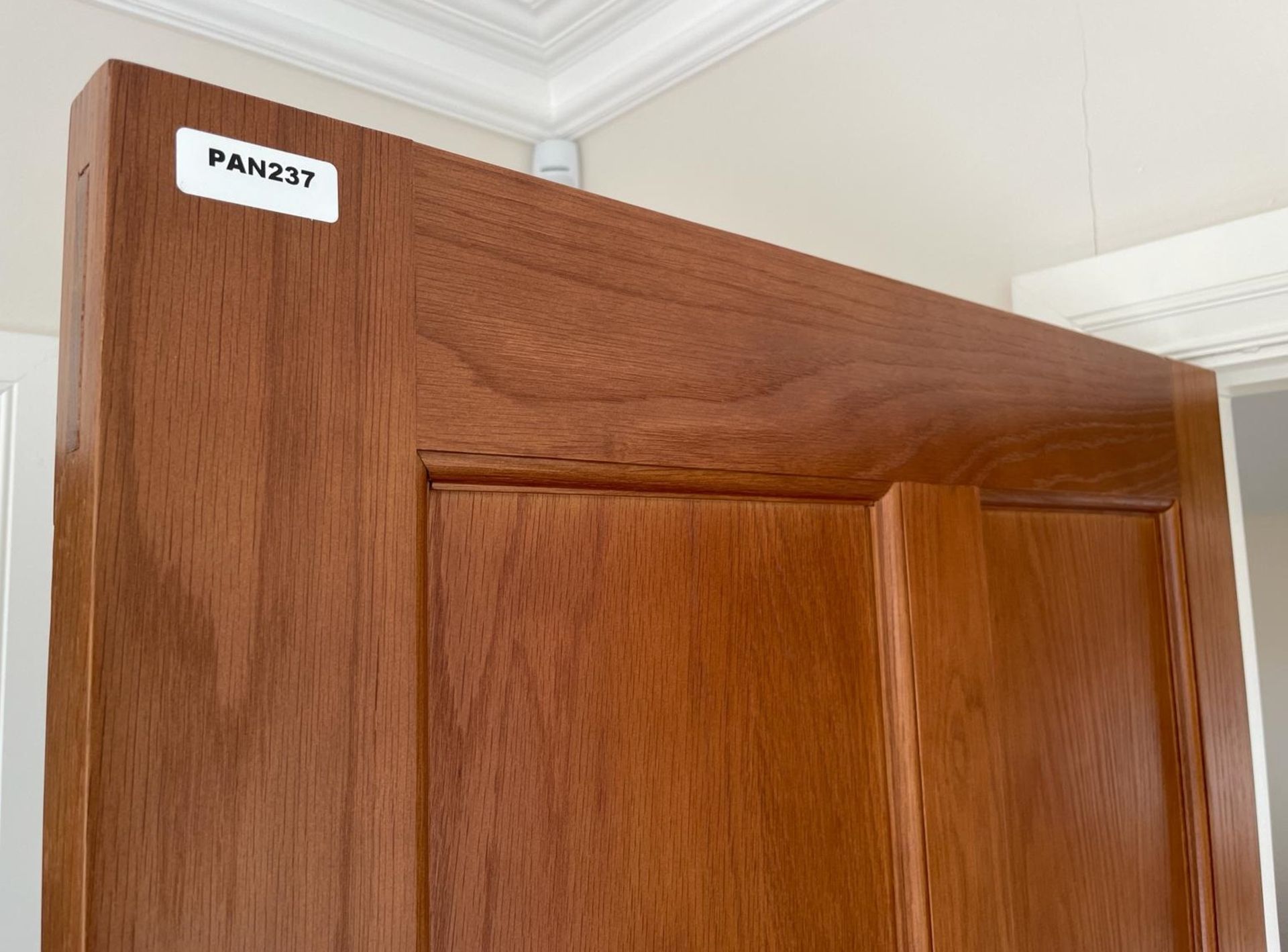 1 x Solid Wood Lockable Internal Door - Ref: PAN237 / BED2 R/H - CL896 - NO VAT ON THE HAMMER - - Image 4 of 17