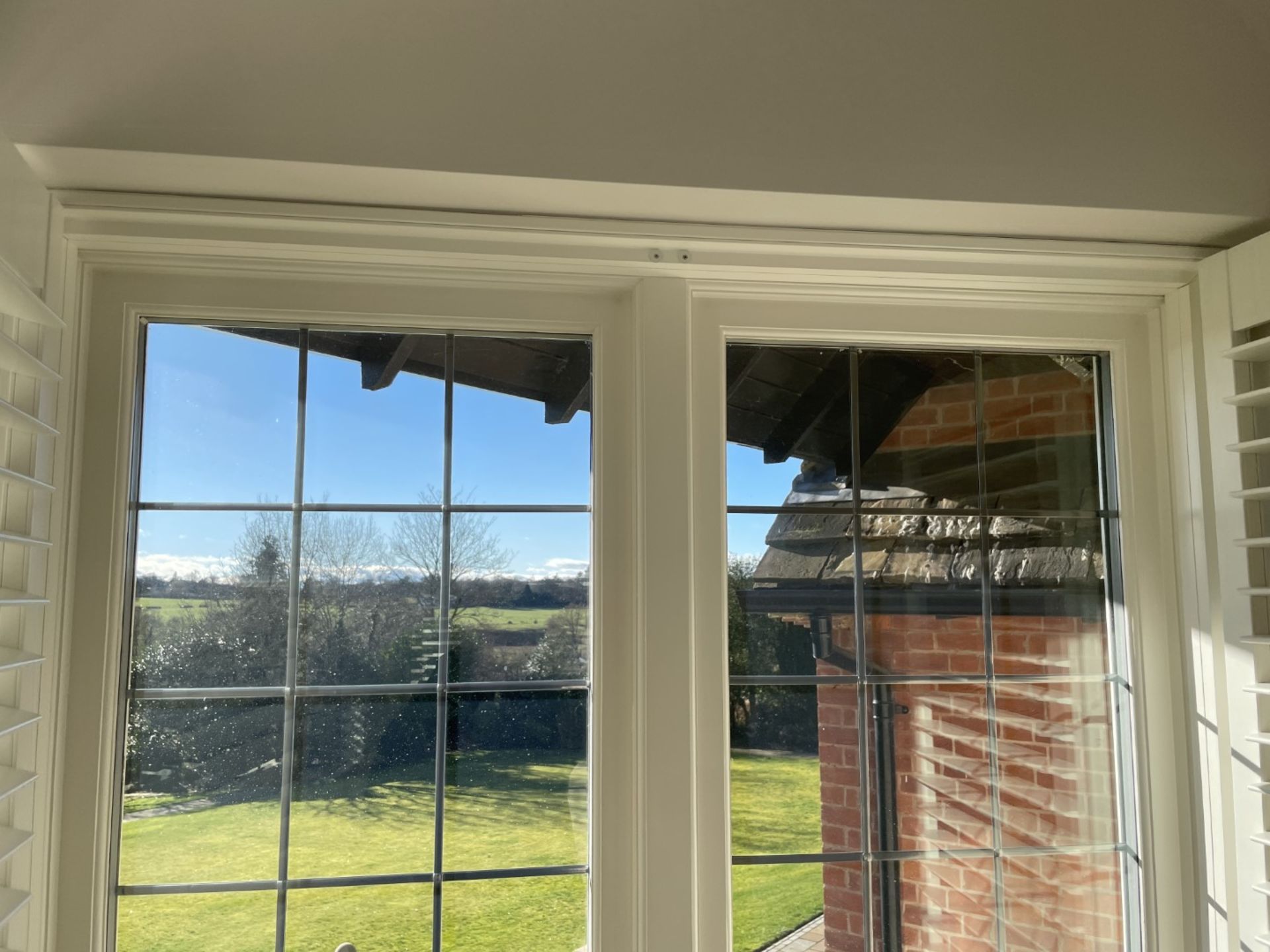1 x Hardwood Timber Double Glazed Leaded 2-Pane Window Frame fitted with Shutter Blinds - Ref: - Image 10 of 12