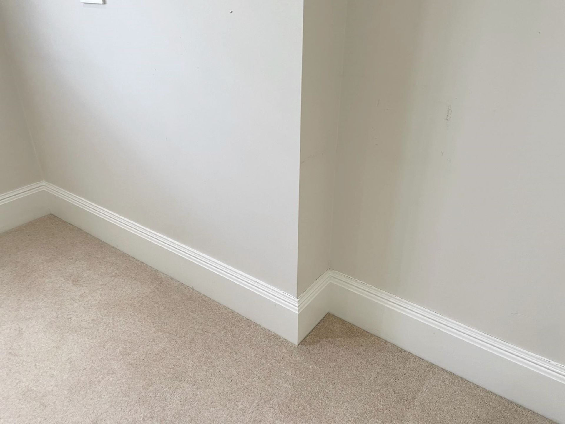 Approximately 12.5-Metres of Painted Timber Wooden Skirting Boards, In White - Ref: PAN254 - CL896 -