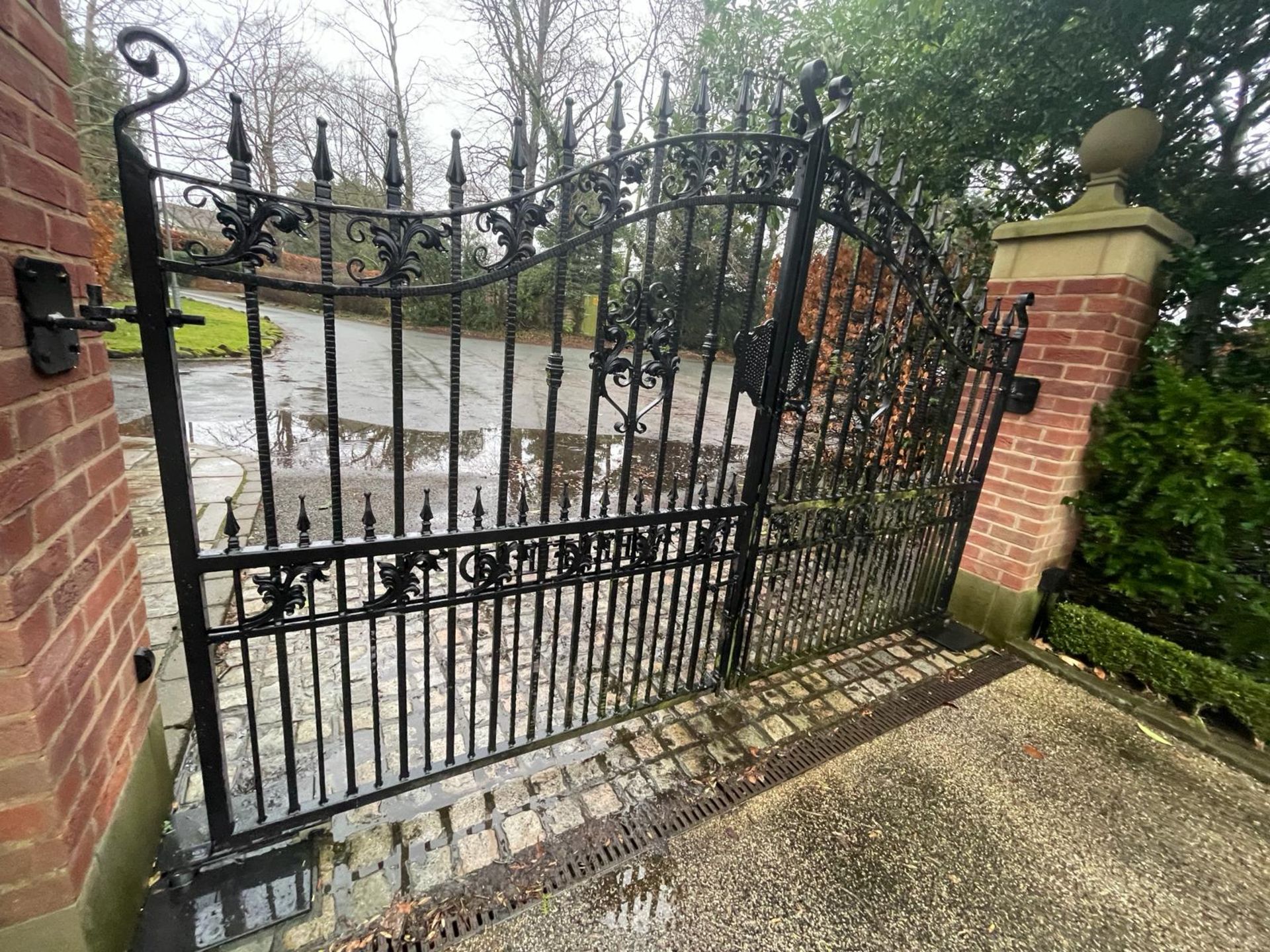 1 x Electric Ornate Double Swing Metal Main Entrance Security Gate - Ref: UP10 - NO VAT ON HAMMER - Image 19 of 19