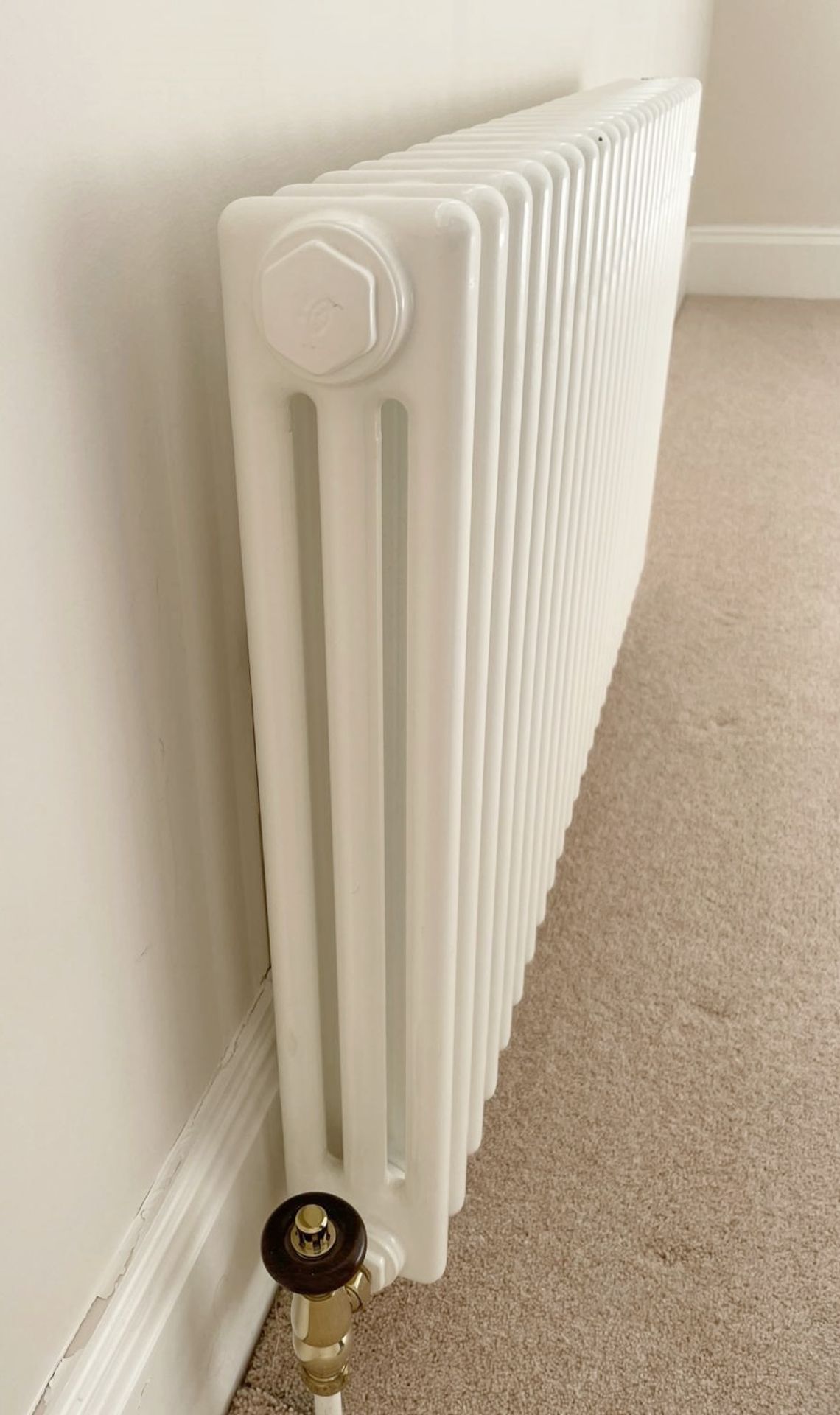 1 x ZEHNDER Traditional Tubular 3 Column Horizontal Radiator in White - Original Value £860.00 - Image 3 of 6