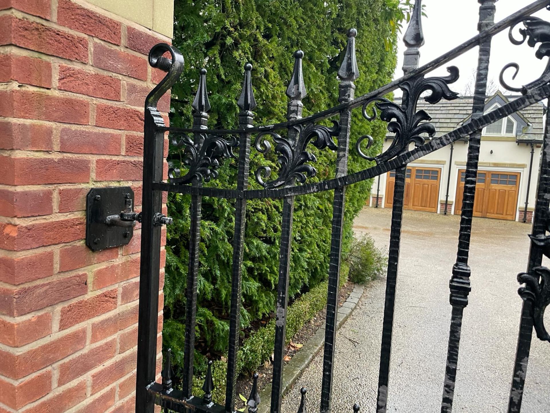 1 x Electric Ornate Double Swing Metal Main Entrance Security Gate - Ref: UP10 - NO VAT ON HAMMER - Image 16 of 19