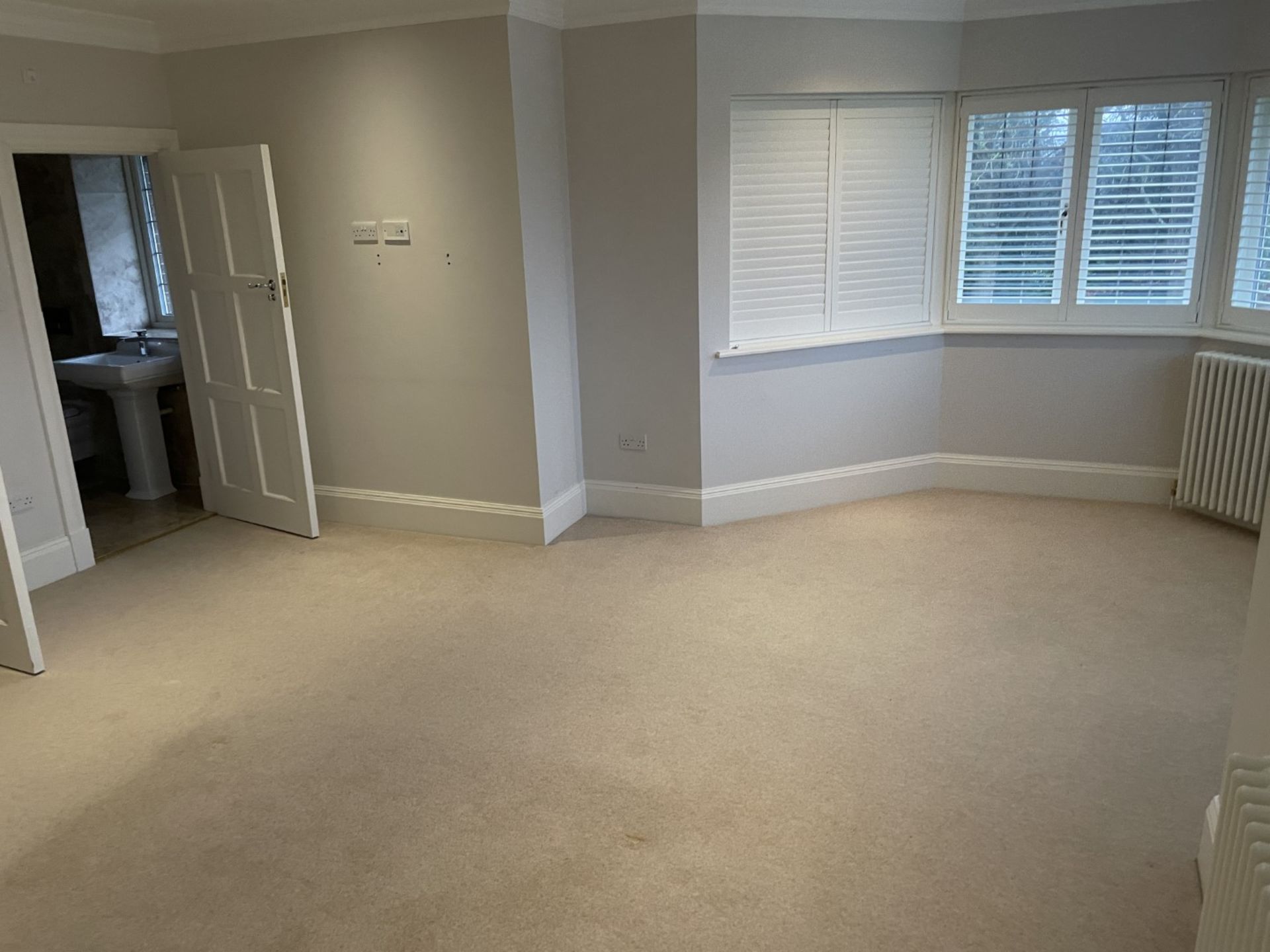 1 x Luxury Wool Back Bedroom Carpet in a Neutral Tone with Premium Underlay