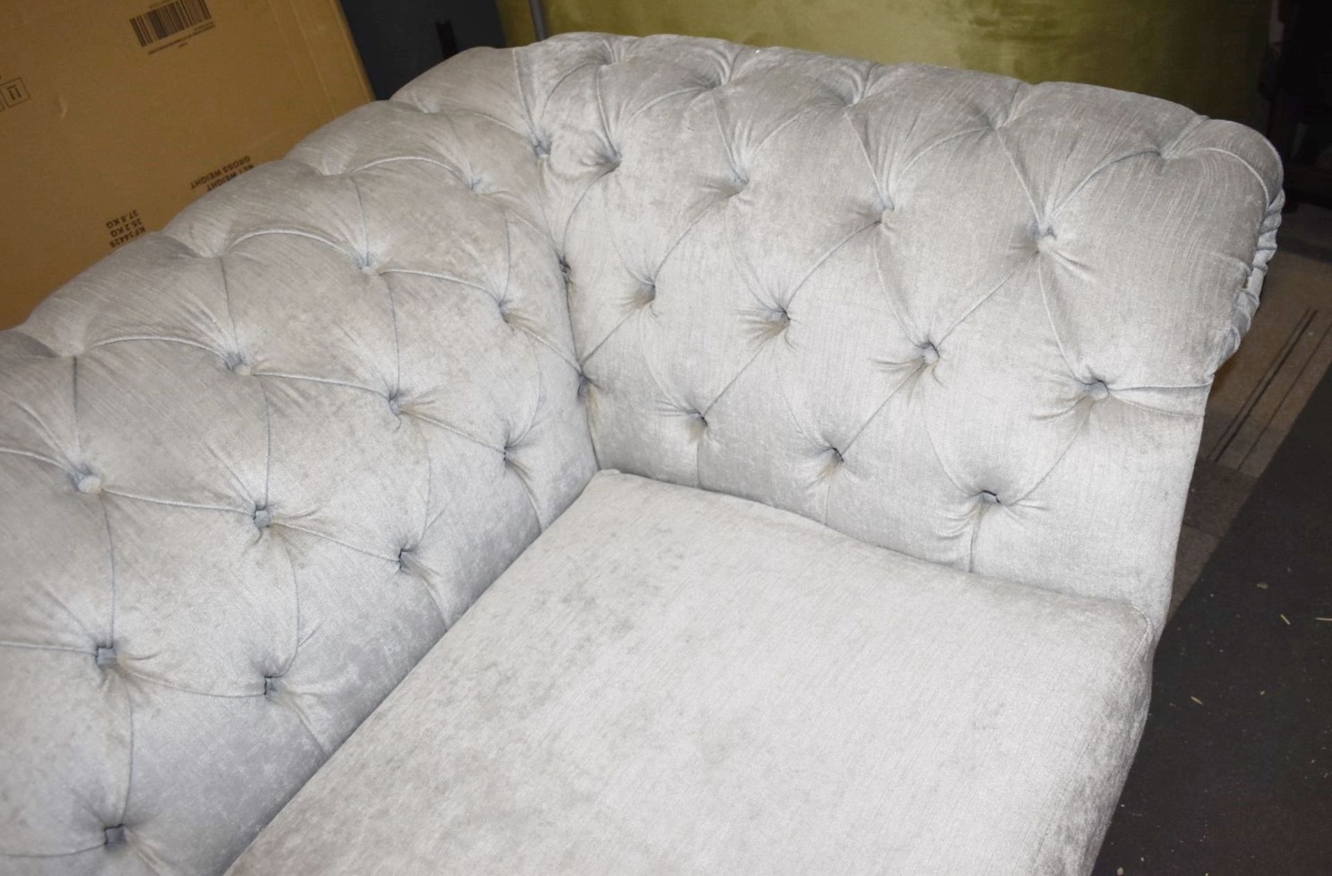 1 x Chesterfield-style Velvet Upholstered Sofa, on Castors, 2.2-Metres Wide  - Luxury Furniture - Image 4 of 14