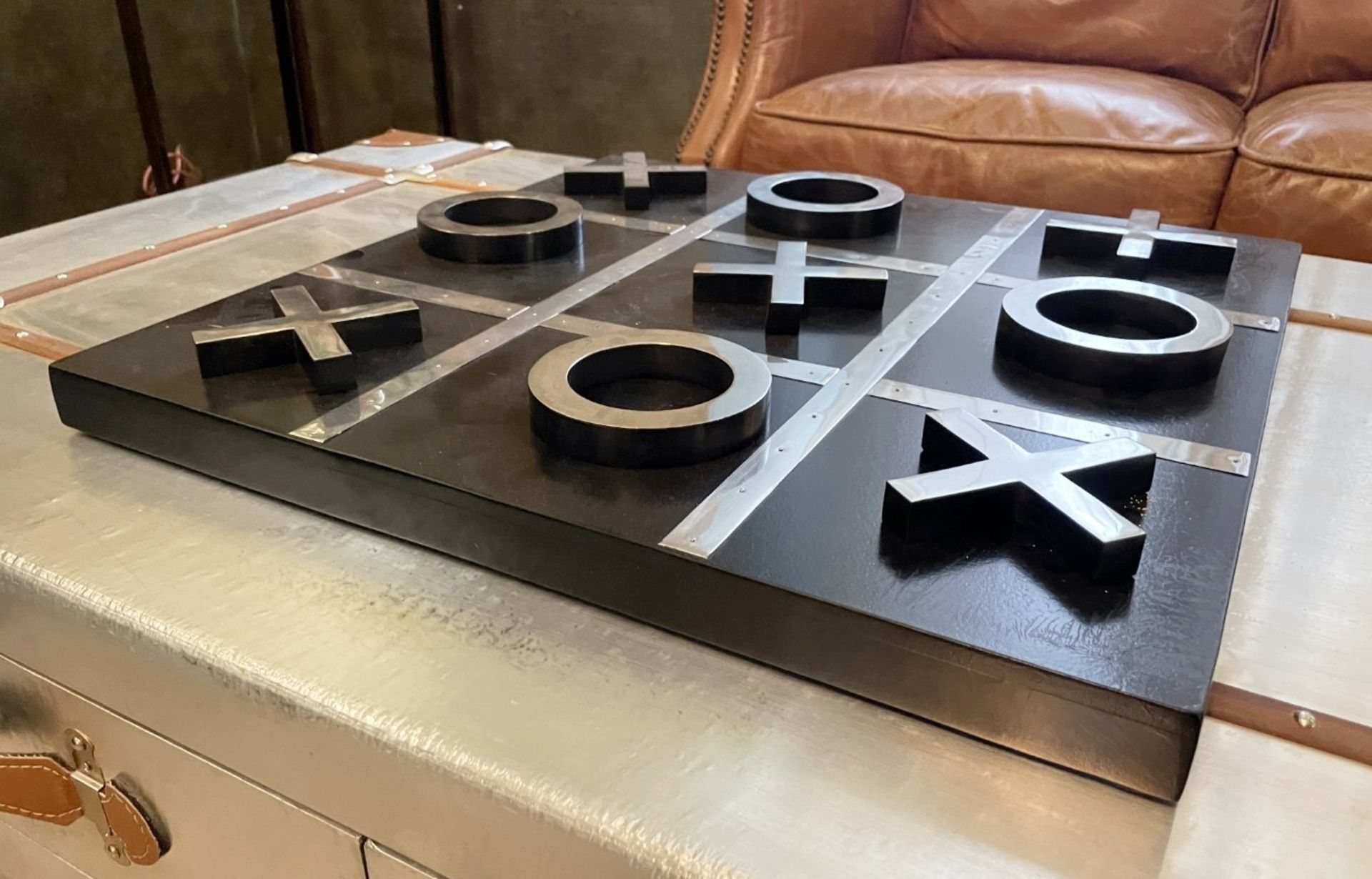 1 x Premium Noughts & Crosses Game Set - Recently Removed from a Luxury Furniture Retailer in Black - Image 3 of 3