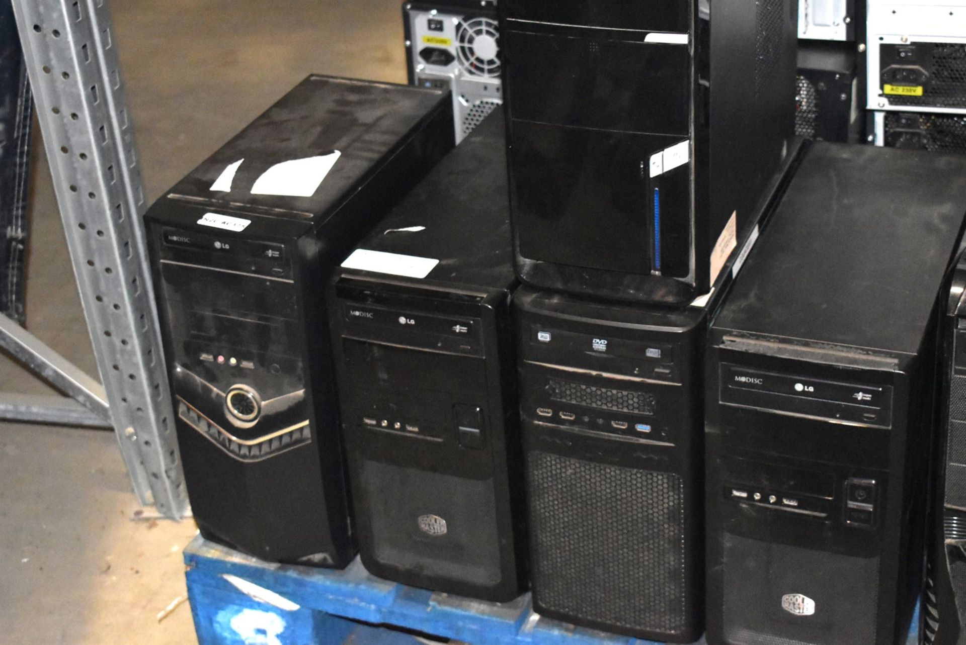 20 x Assorted Desktop Computers - Various Specifications - Unchecked and Untested Job Lot - Image 31 of 33