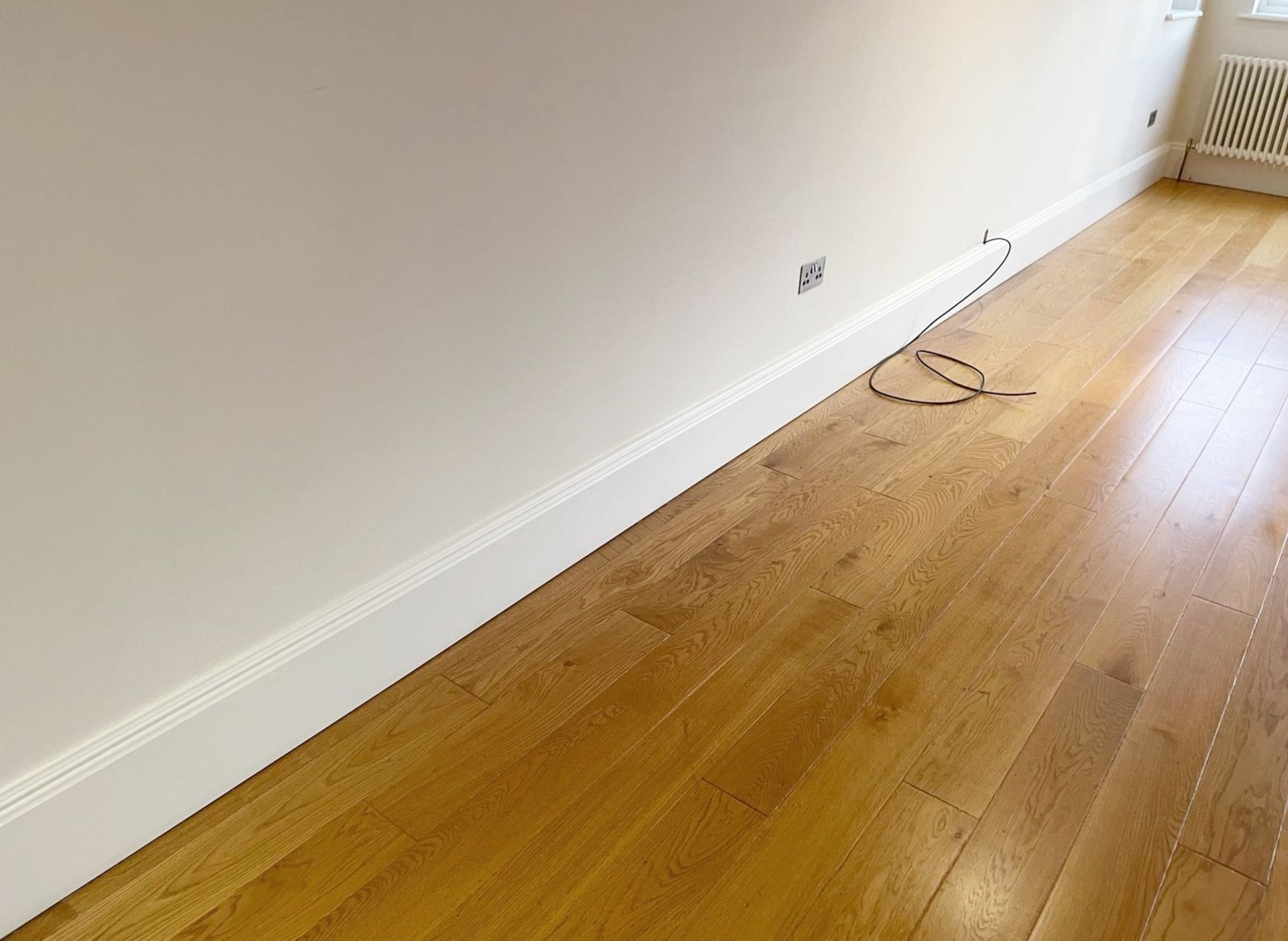 Approximately 20-Metres of Painted Timber Wooden Skirting Boards - Ref: PAN180 - NO VAT - Image 4 of 5