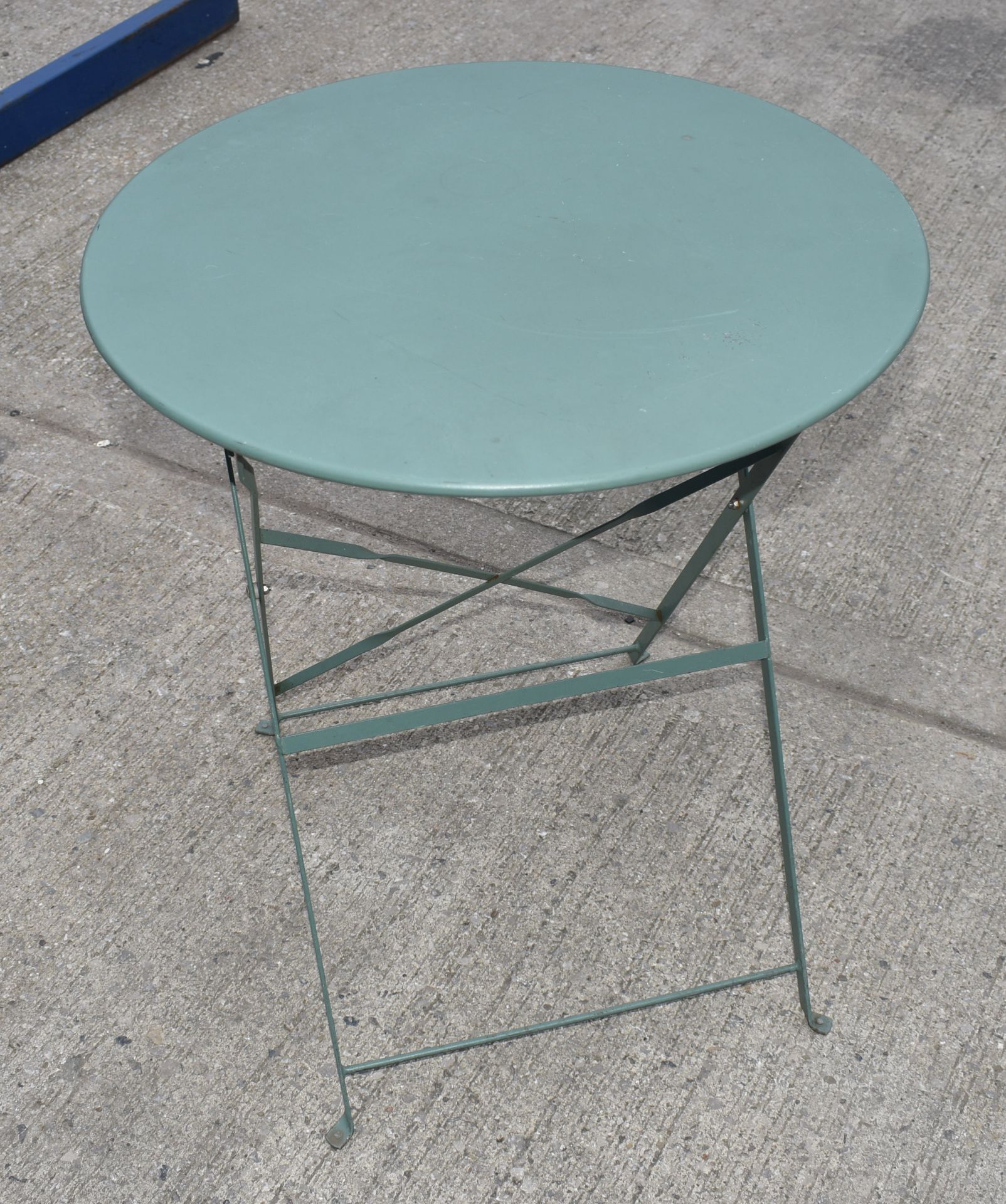 1 x Round Foldaway Green Metal Garden Table - 60 (D) x 71 (H) cms - Ref: K235 - CL905 - Location: Al - Image 5 of 10