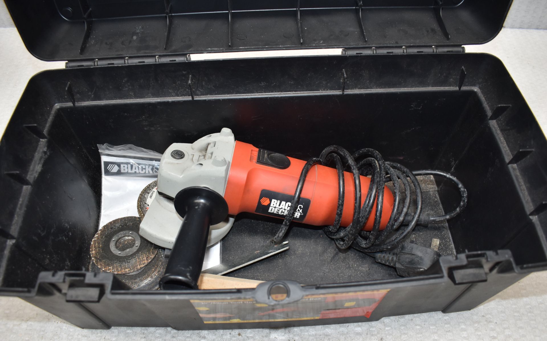 1 x BLACK DECKER 900W 115Mm Angle Grinder In Stanley Toolbox - Model Kg915 - Ref: K257 - CL905 - Lo - Image 11 of 12