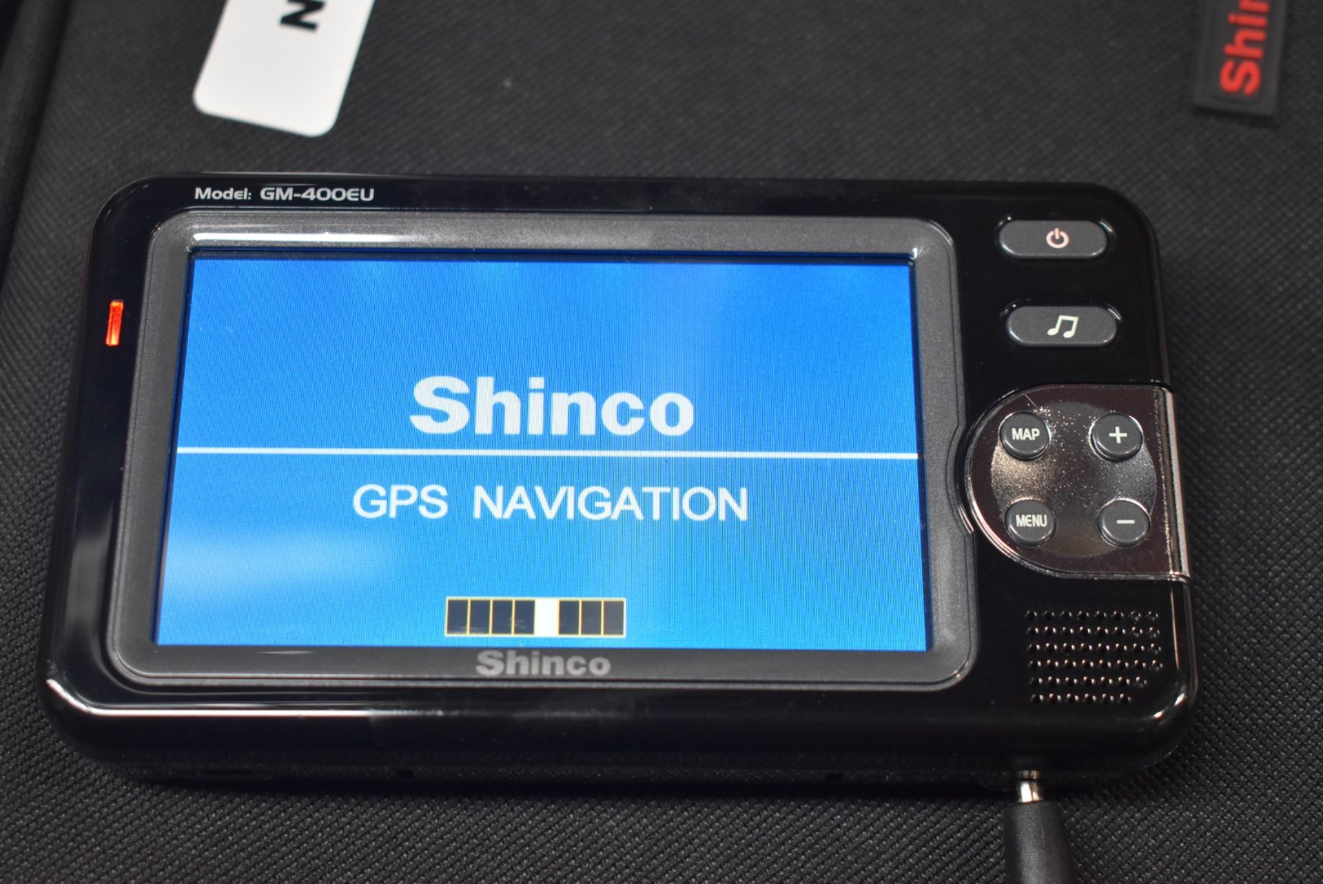 1 x Shinco GM400EU Sat Nav With Case and Accessories - Image 4 of 6