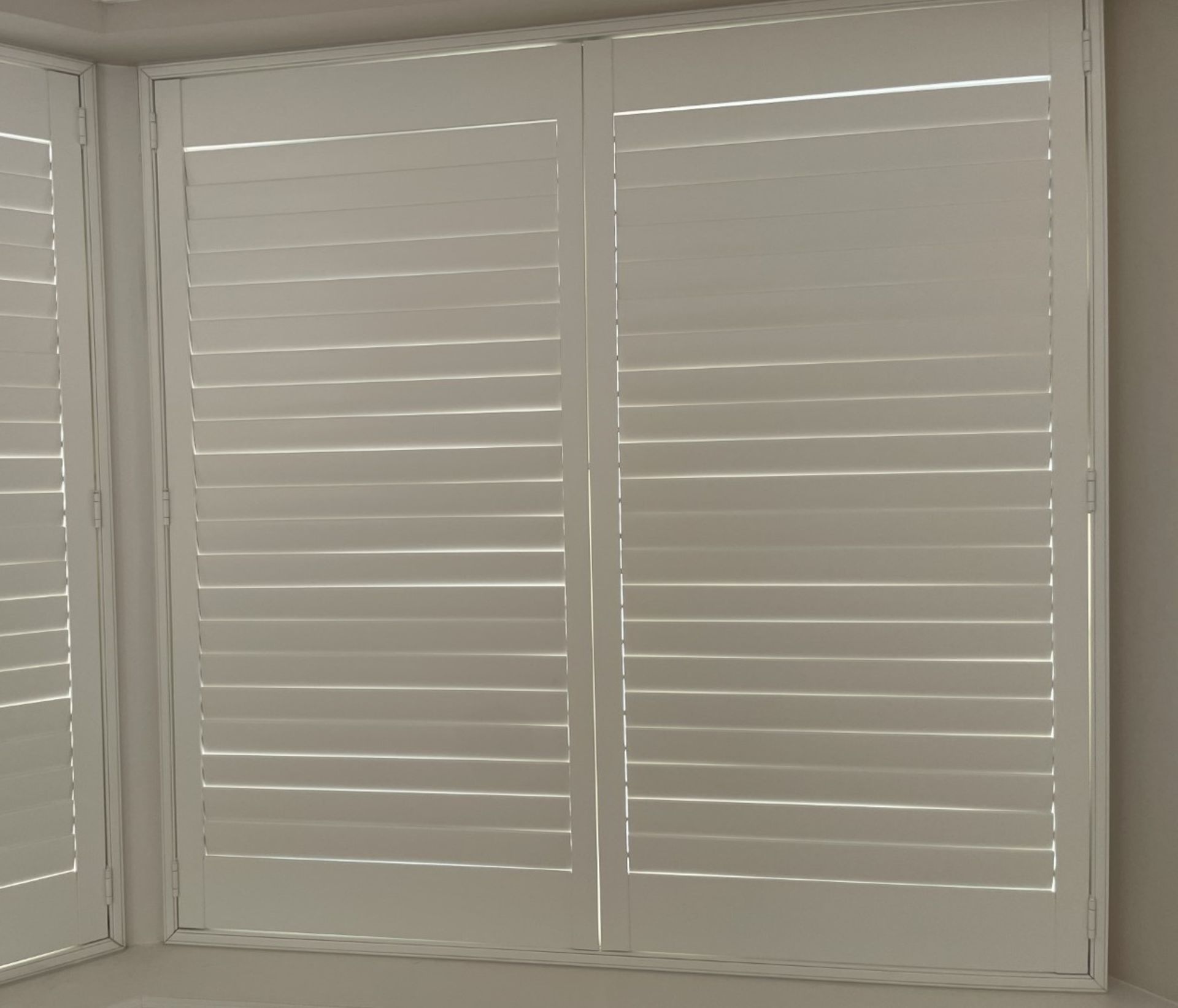 1 x Hardwood Timber Double Glazed Window Frames fitted with Shutter Blinds, In White - Ref: PAN104 - Image 9 of 12