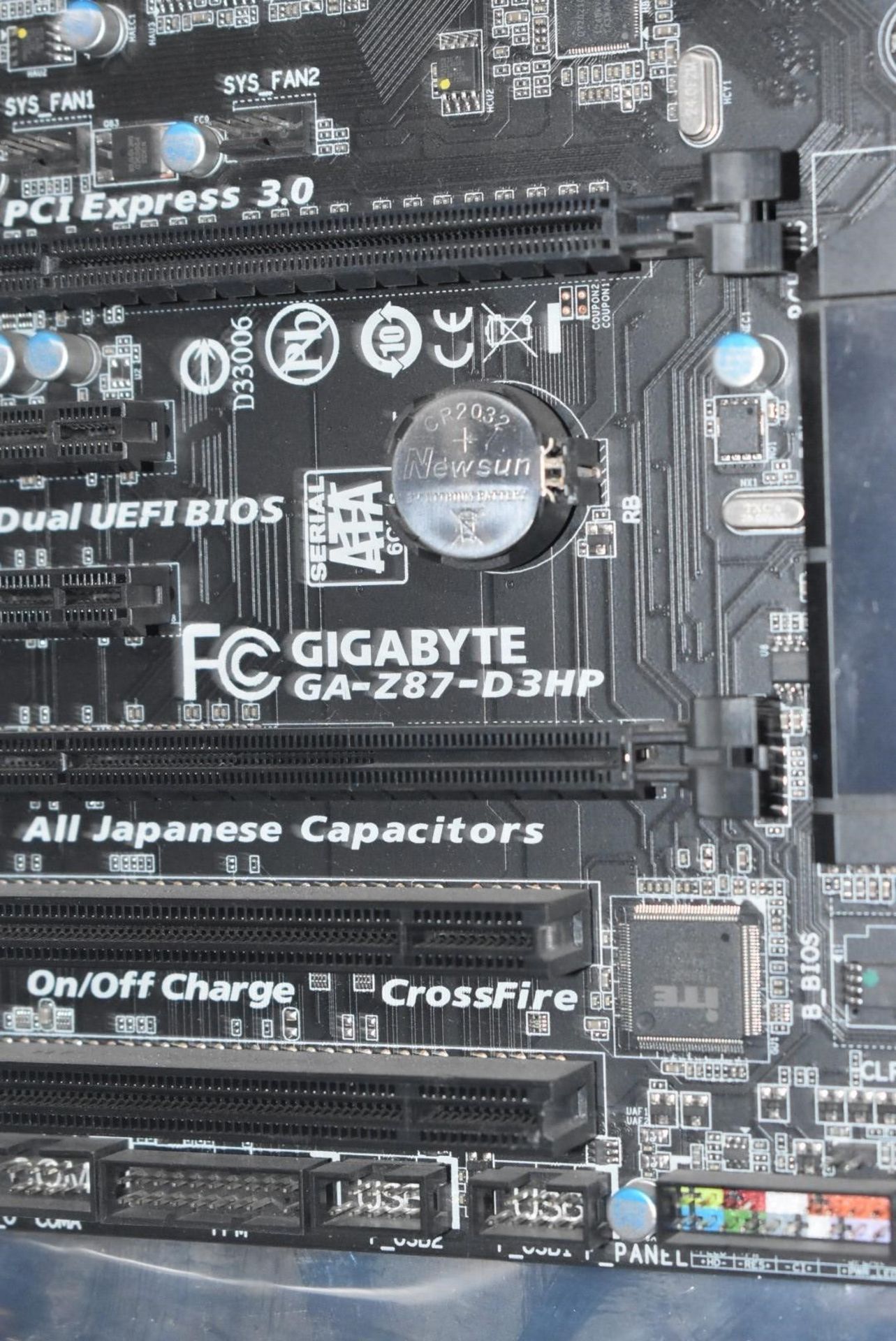 1 x Gigabyte GA-Z87-D3HP Motherboard With an Intel i5-4670k Processor and 4gb Ram - Image 2 of 4