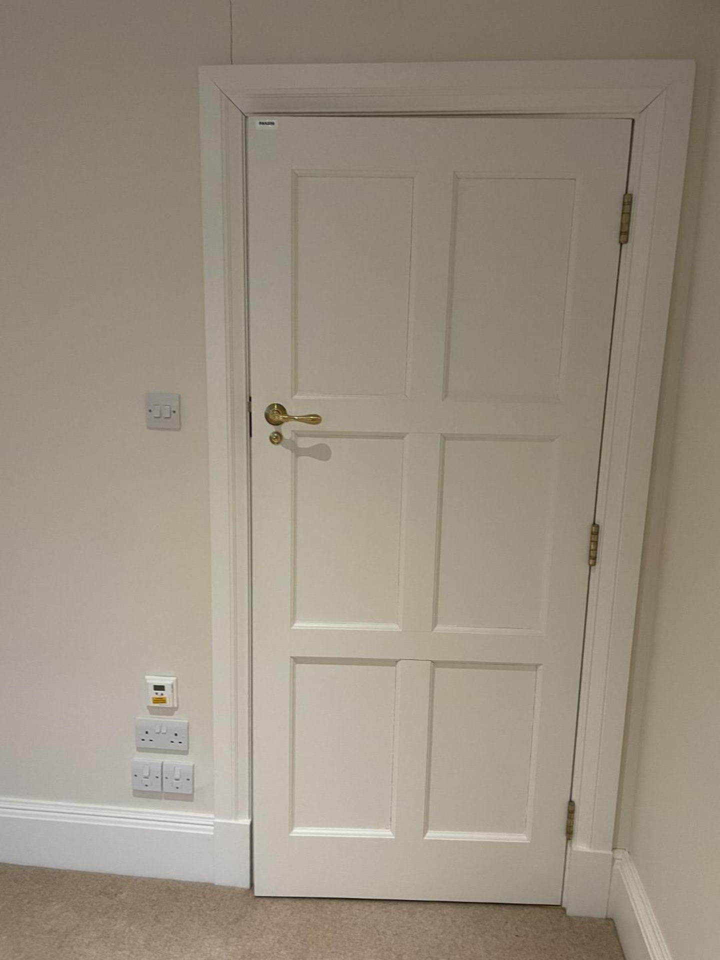 1 x Solid Wood Painted Lockable Internal Door in White - Includes Handles and Hinges - Image 7 of 12