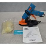1 x TILSWALL Hot Glue Gun With Glue Sticks - Model: RJ903 - Ref: K271 - CL905 - Location: Altrincham