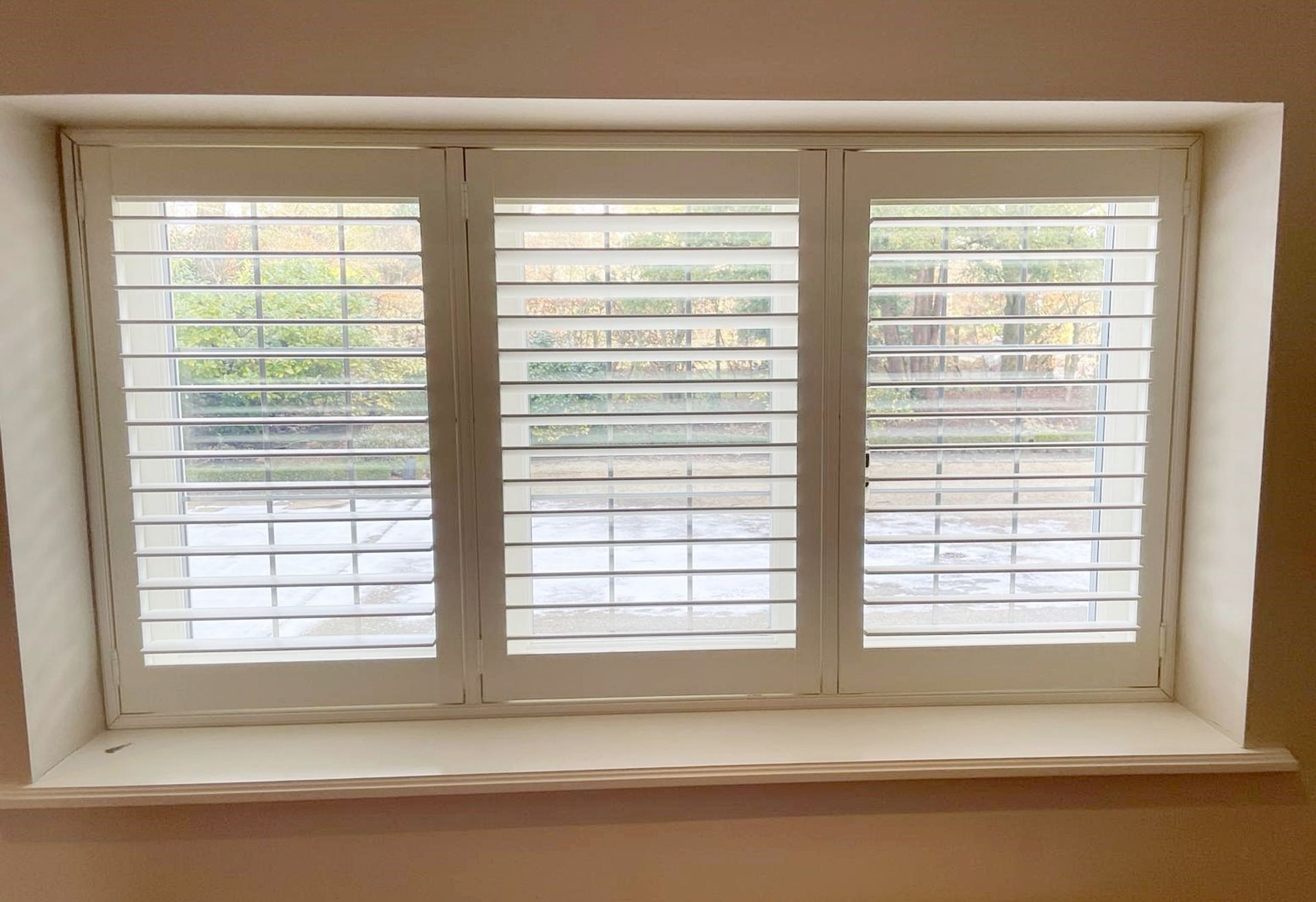 1 x Hardwood Timber Double Glazed Leaded 3-Pane Window Frame fitted with Shutter Blinds - Image 9 of 15