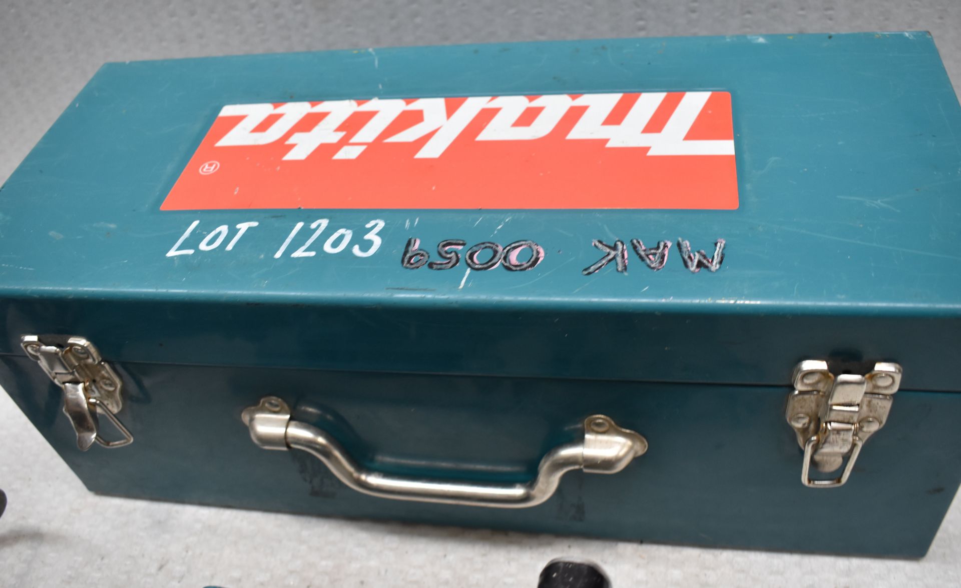 1 x MAKITA PC1100 110V Concrete Planer In Carry Box - Ref: K281 - CL905 - Location: Altrincham WA14< - Image 7 of 10