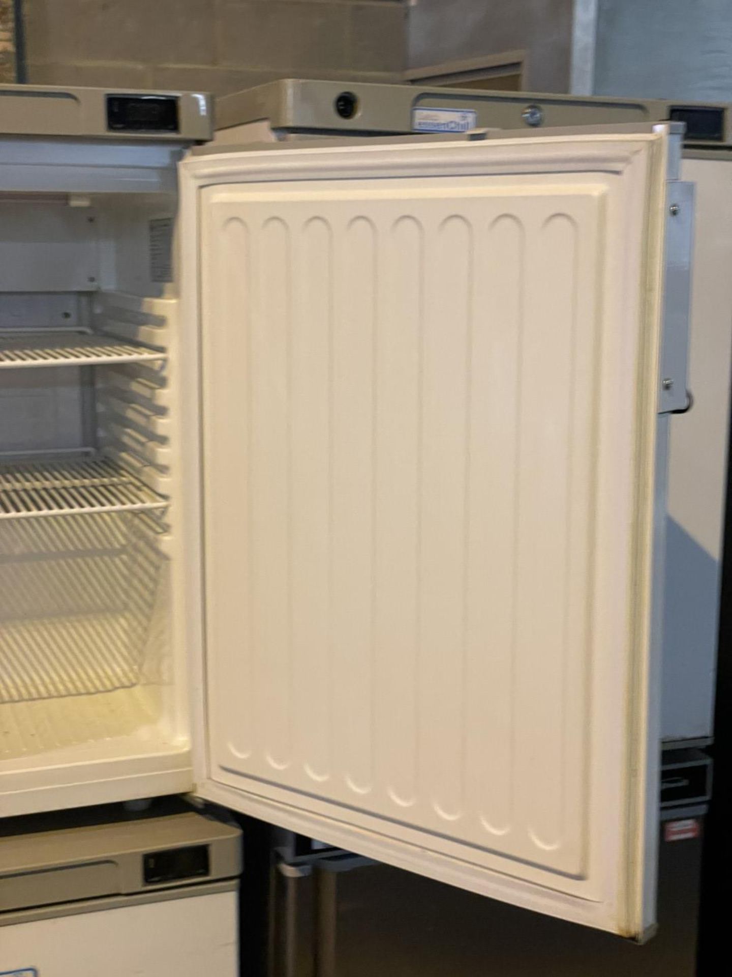 1 x LEC EssenChill Undercounter Commercial Refrigerator - Model BFS200W - Dimensions: H84 x W60 x D6 - Bild 5 aus 5