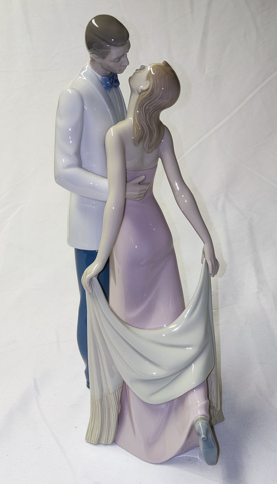 1 x LLADRO Happy Anniversary Porcelain Statue - New/Boxed - RRP £520.00 - Ref: /HOC232/HC5 - CL987 - - Image 6 of 25