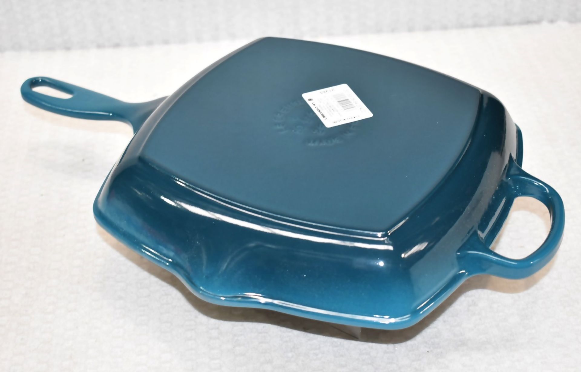 1 x LE CREUSET Enamelled Cast Iron 26cm Square Grillit in Deep Teal - Original Price £140.00 - Image 3 of 9