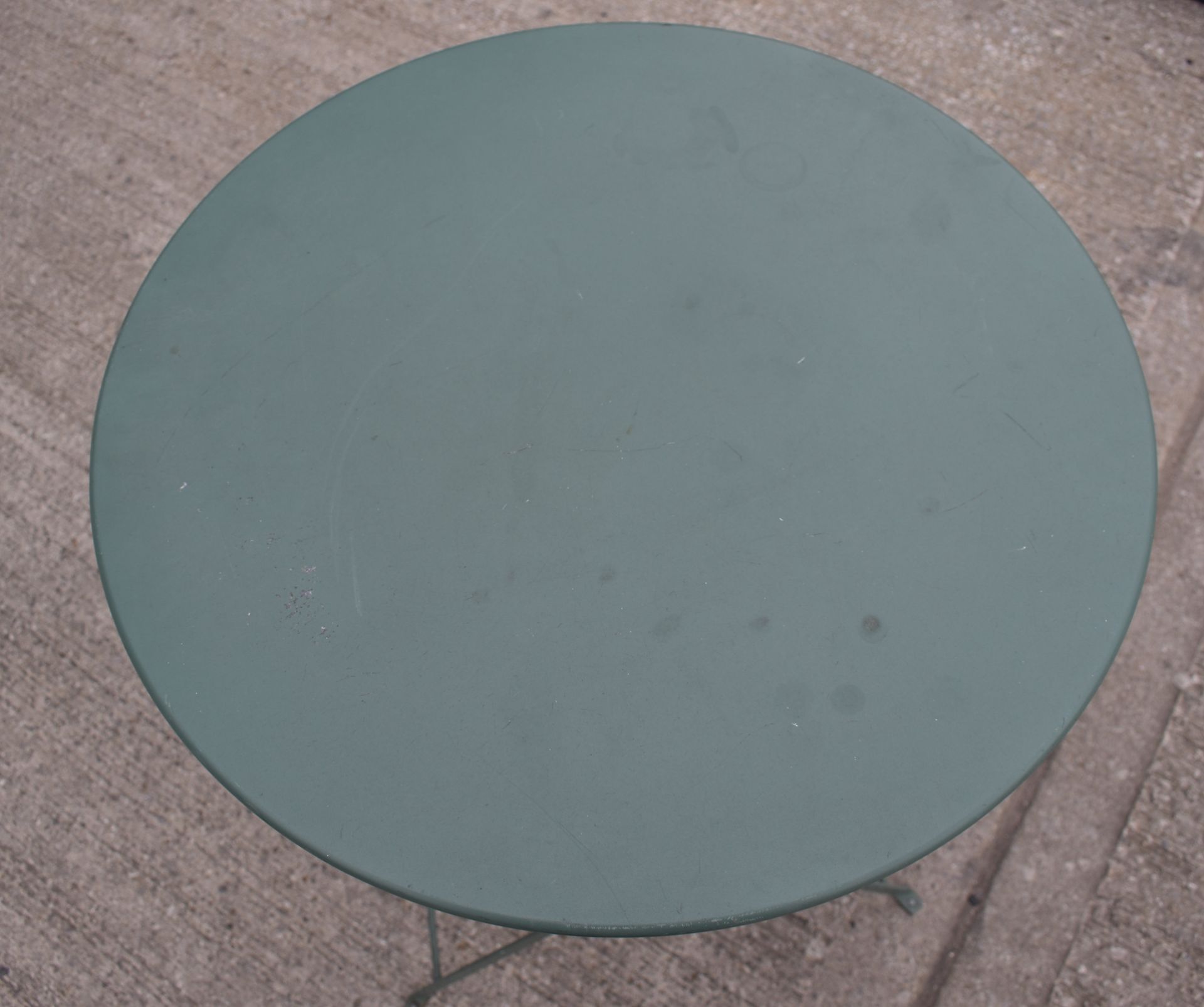 1 x Round Foldaway Green Metal Garden Table - 60 (D) x 71 (H) cms - Ref: K235 - CL905 - Location: Al - Image 4 of 10