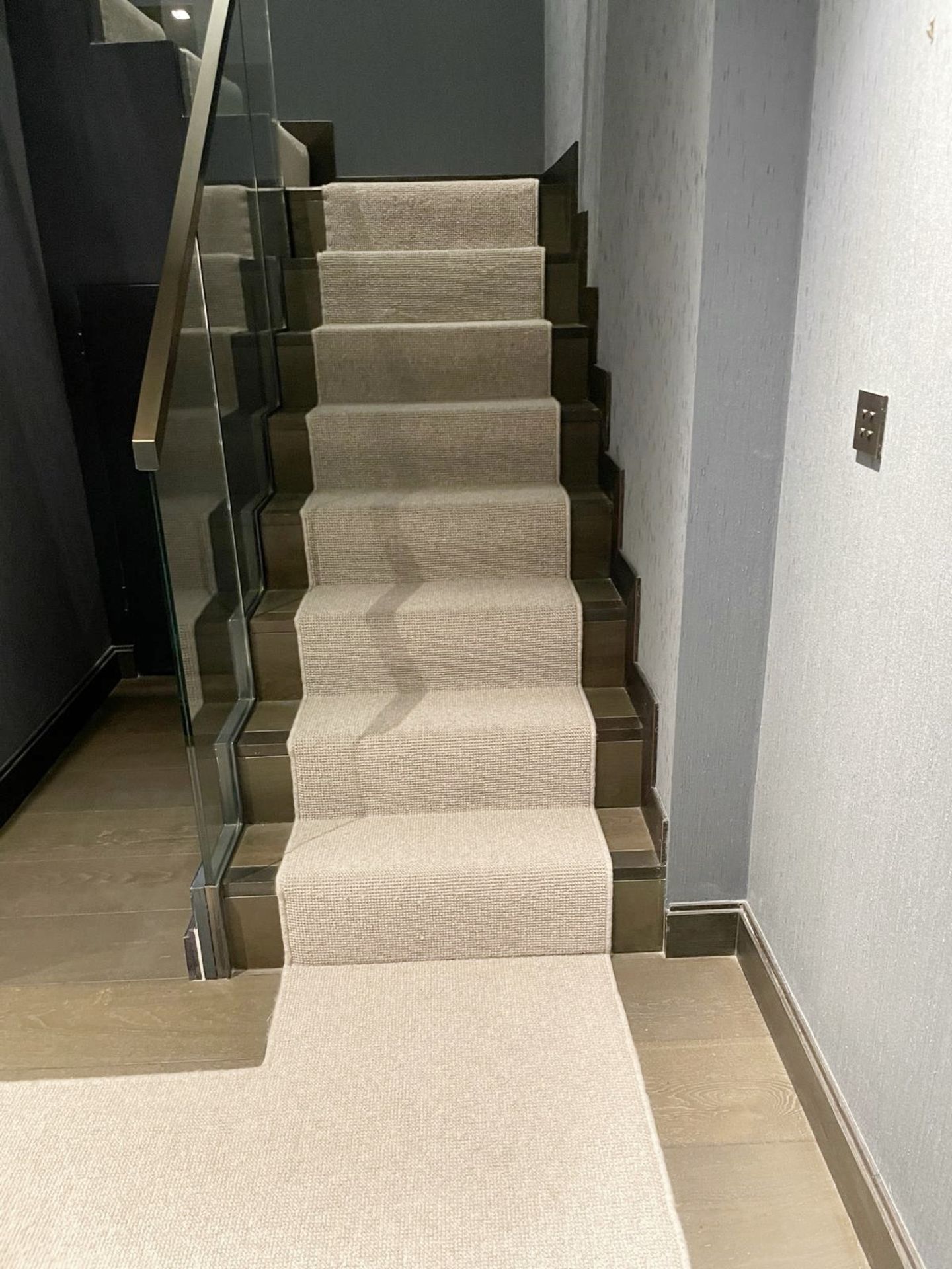 3 x Sections of Premium Woven Stairway Carpets in a Neutral Tone - CL894 - NO VAT ON THE HAMMER - Image 7 of 14