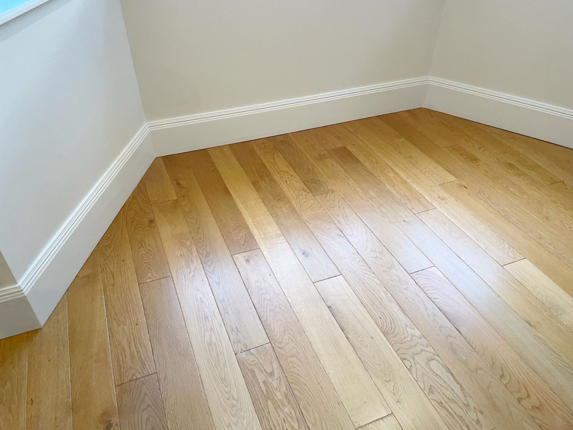 Approximately 20-Metres of Painted Timber Wooden Skirting Boards - Ref: PAN180 - NO VAT - Image 3 of 5