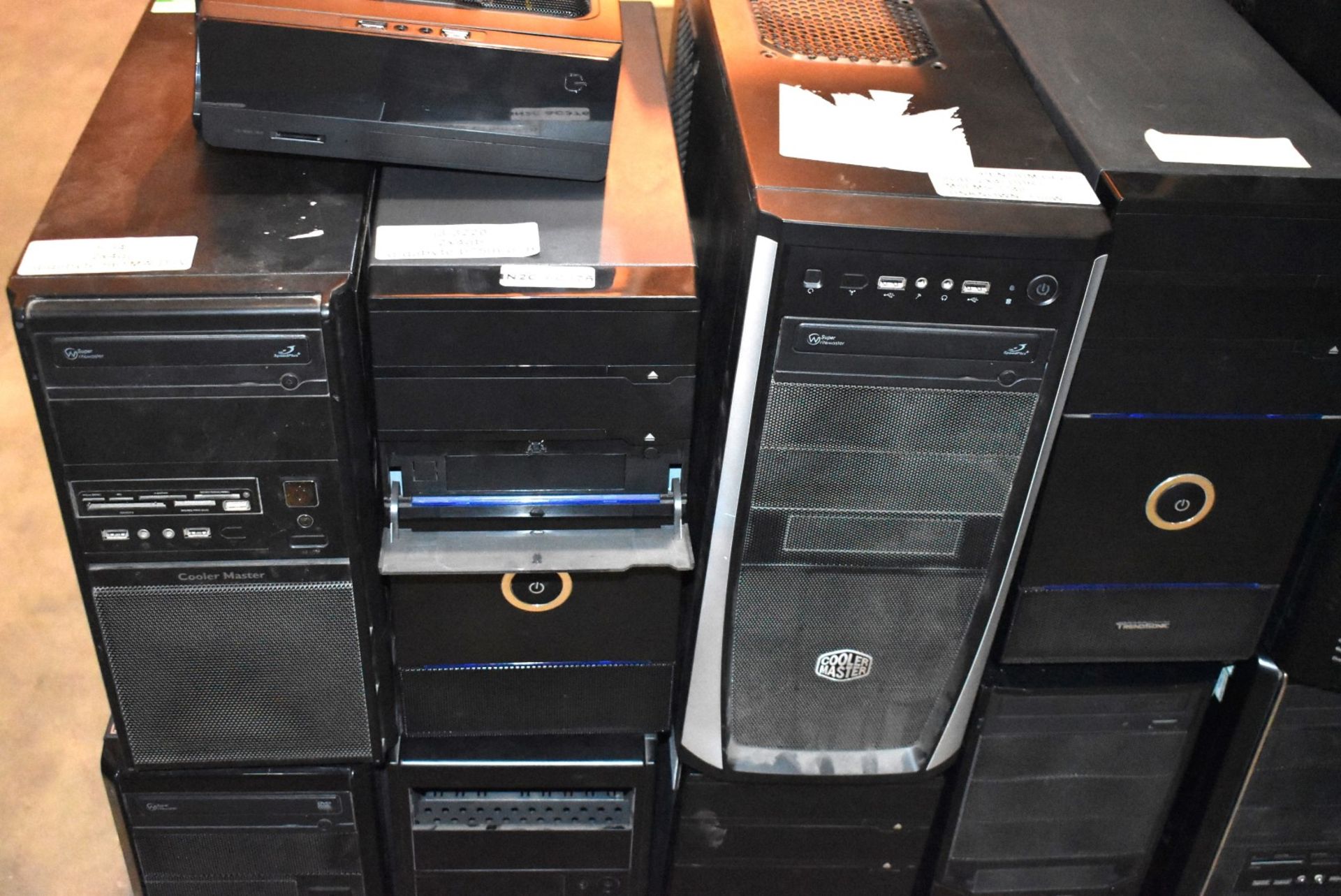 20 x Assorted Desktop Computers - Various Specifications - Unchecked and Untested Job Lot - Image 26 of 33