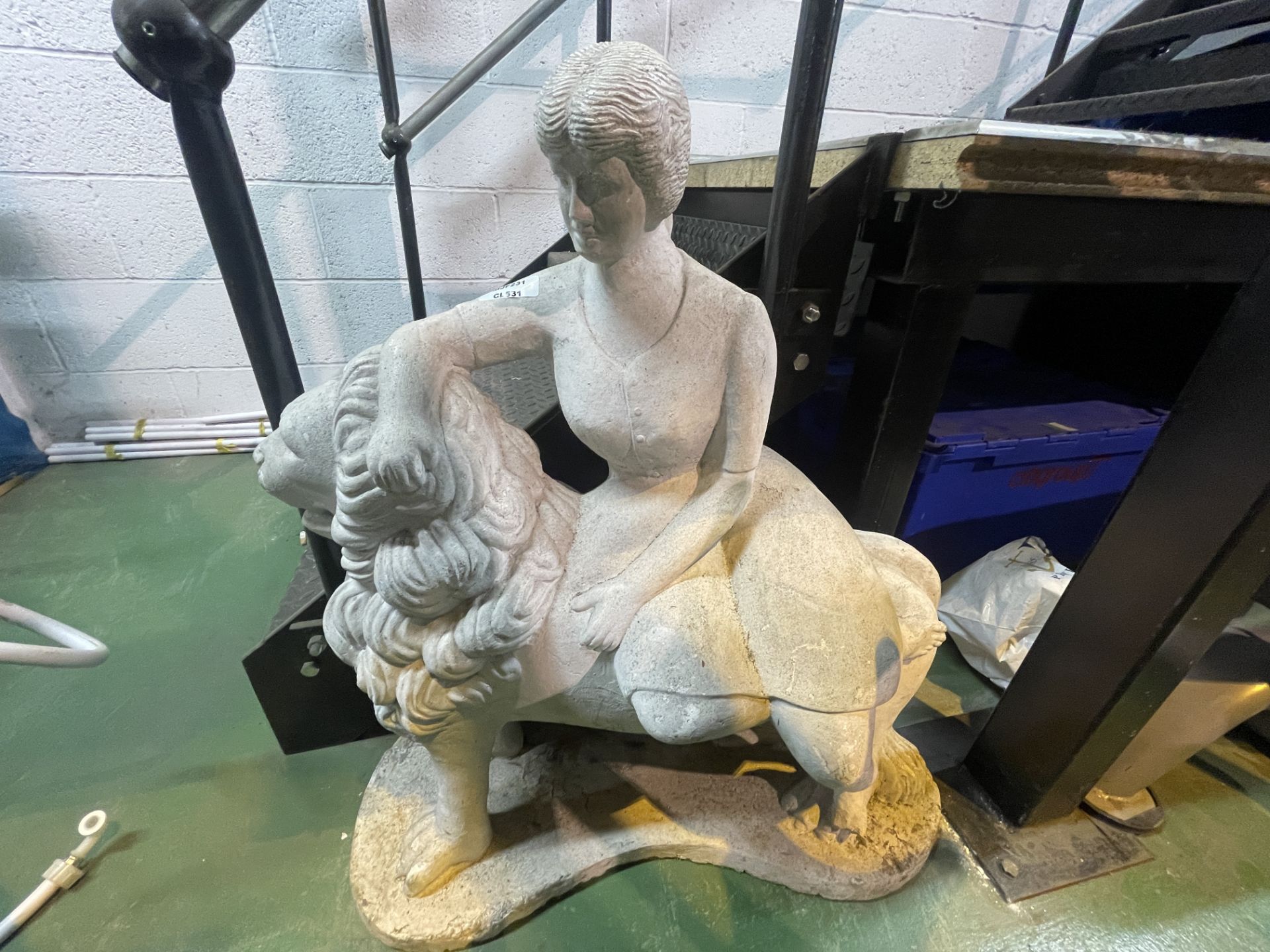 1 x Stone Garden Statue - The Lady on The Lion - H80 x W75 x D40 cms - Image 2 of 7