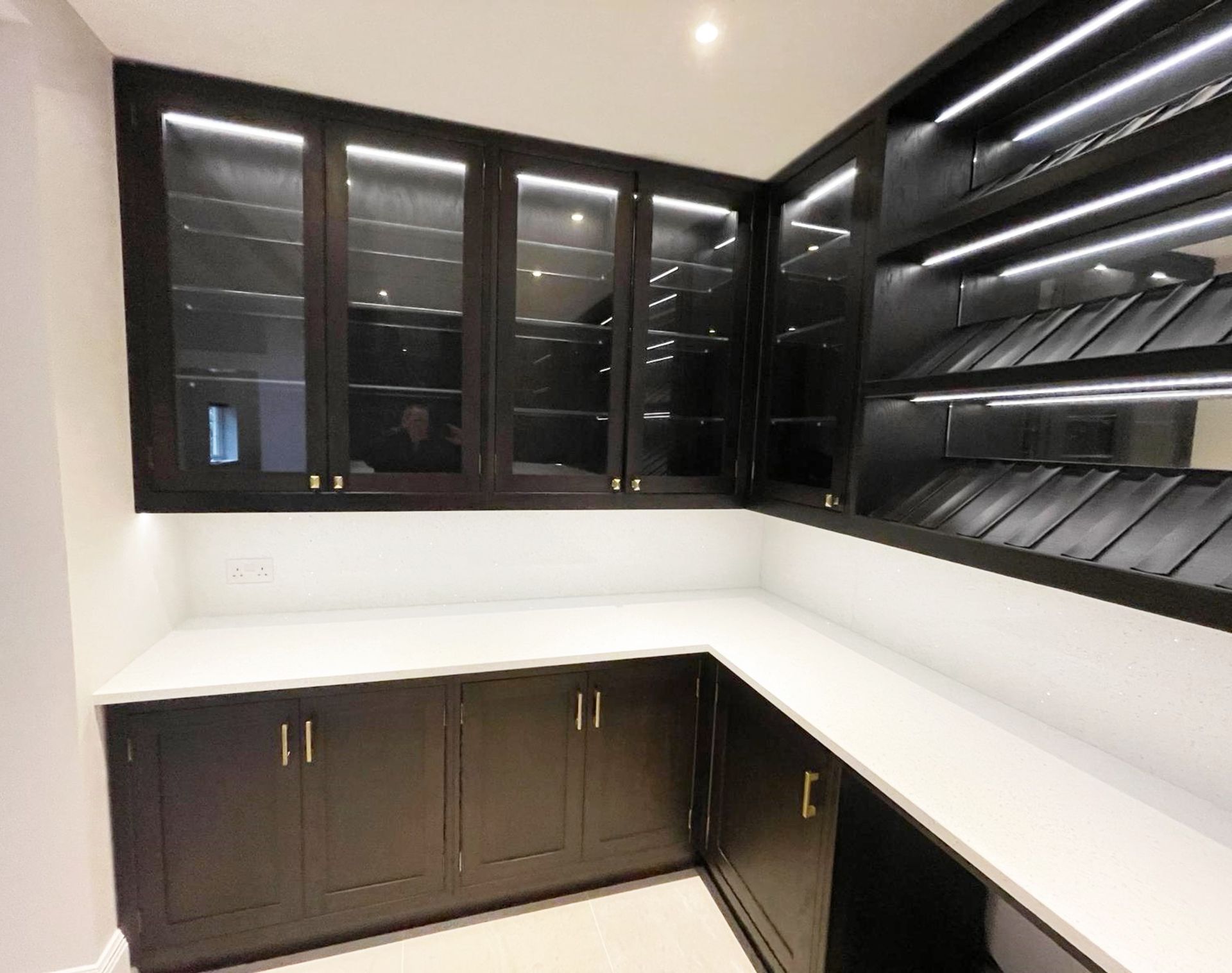 1 x Large Bespoke Fitted Luxury Home Bar with White Terrazzo Quartz Counter Worktops - Bild 8 aus 38
