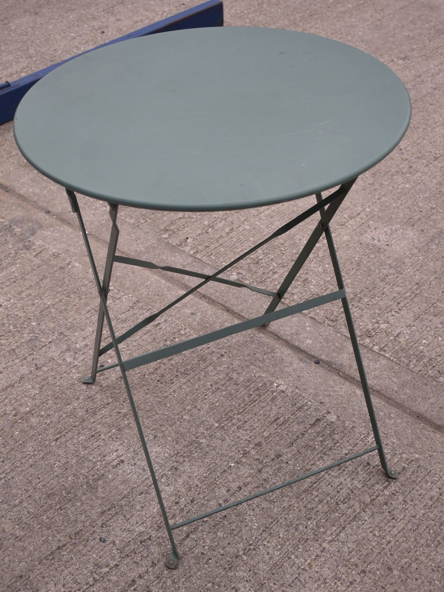 1 x Round Foldaway Green Metal Garden Table - 60 (D) x 71 (H) cms - Ref: K235 - CL905 - Location: Al - Image 2 of 10