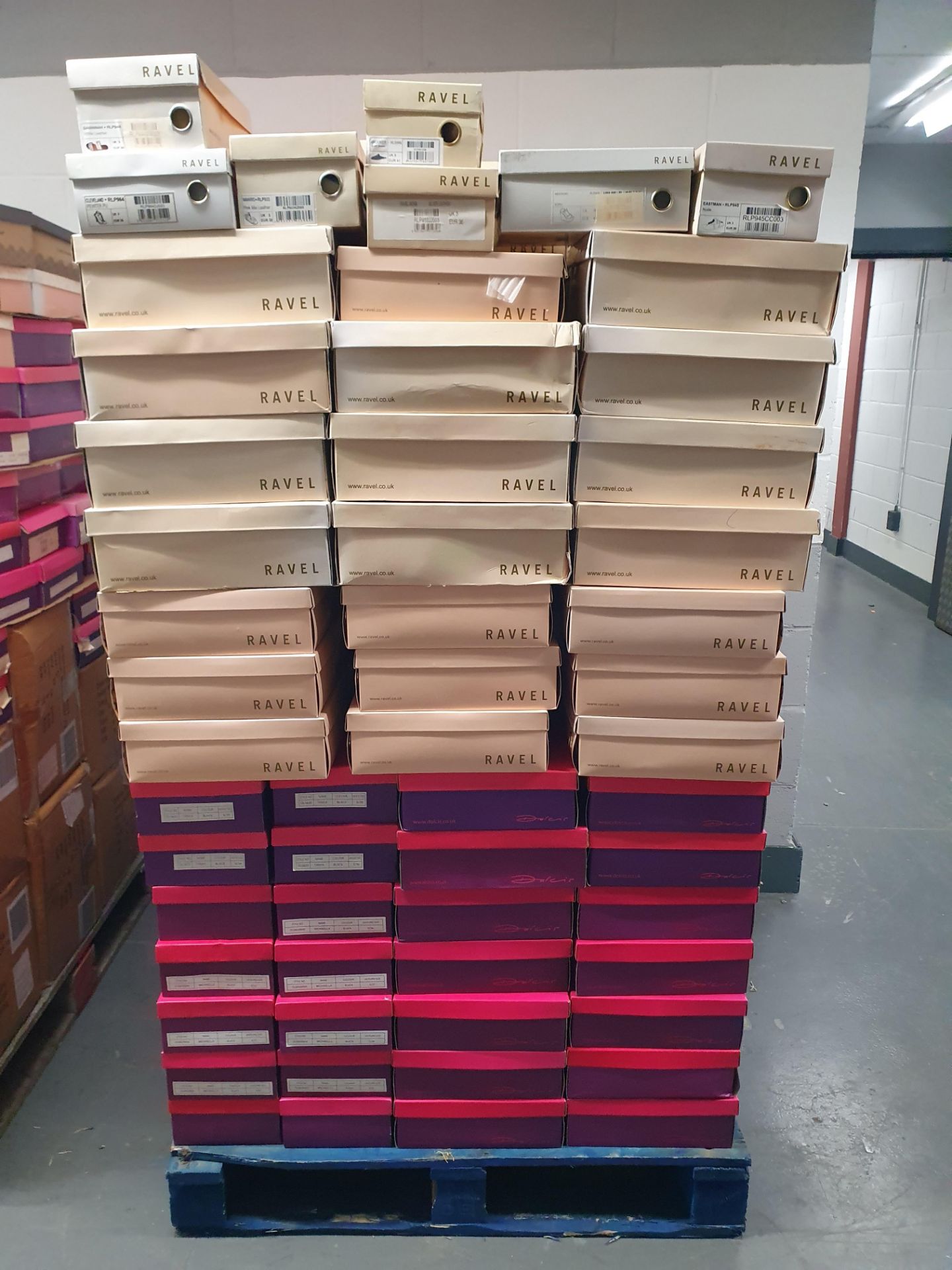 Pallet of 243 Pairs of Assorted Shoes - New/Boxed - CL907 - Ref: Pallet6 - Location: Chadderton