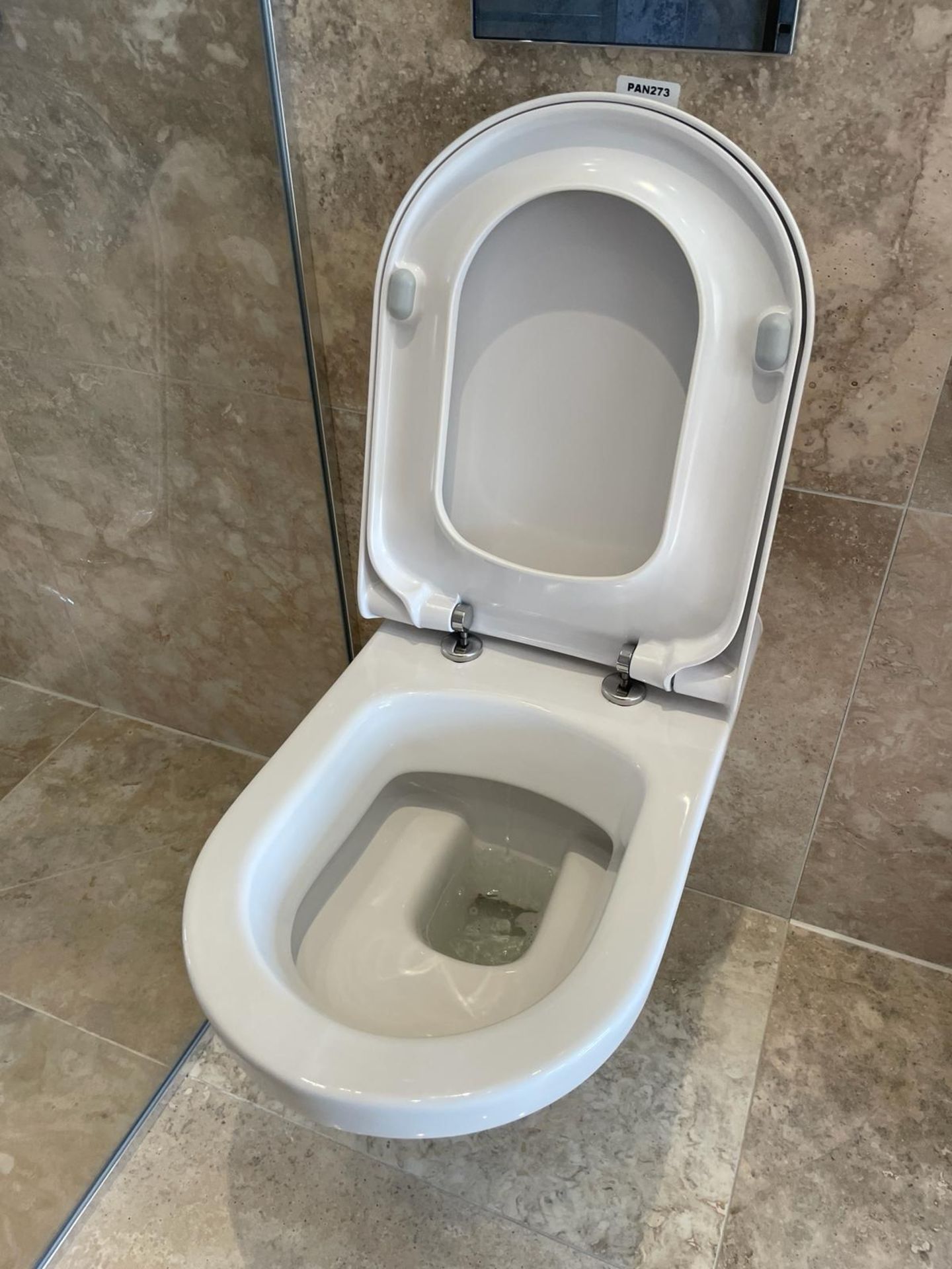 1 x VILLEROY & BOCH Wall Hung Toilet with Geberit Flush Plate - Ref: PAN273 BED3bth - CL896 - NO VAT - Image 6 of 9