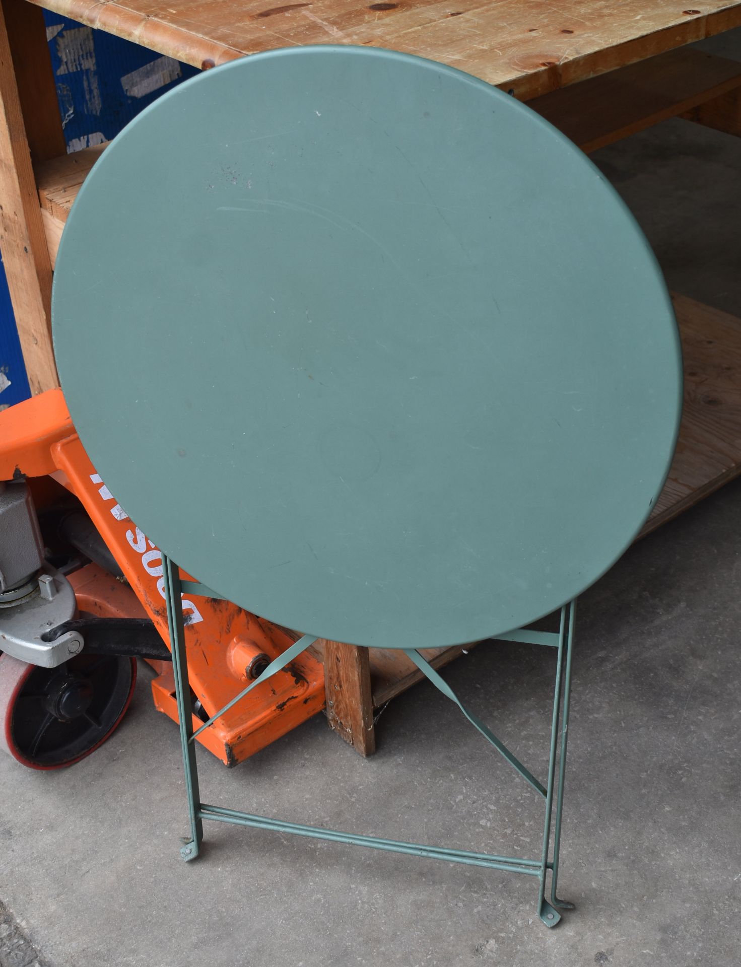 1 x Round Foldaway Green Metal Garden Table - 60 (D) x 71 (H) cms - Ref: K235 - CL905 - Location: Al - Image 10 of 10