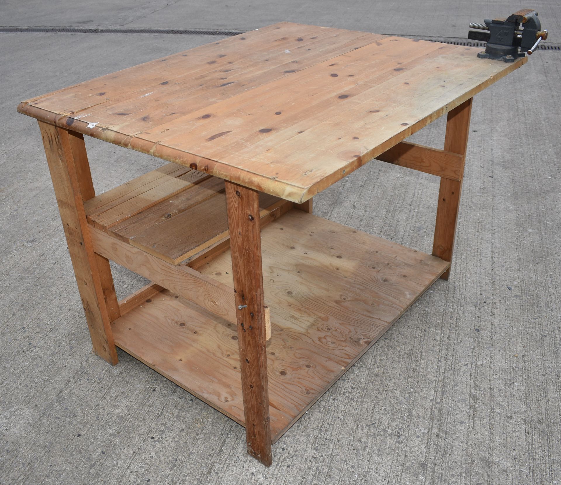 1 x Wooden Workbench With Stanley 4" Vice - 118 (L) x 94.5(D) x 88(H) cms - Ref: K234 - CL905 - Loca - Image 9 of 10