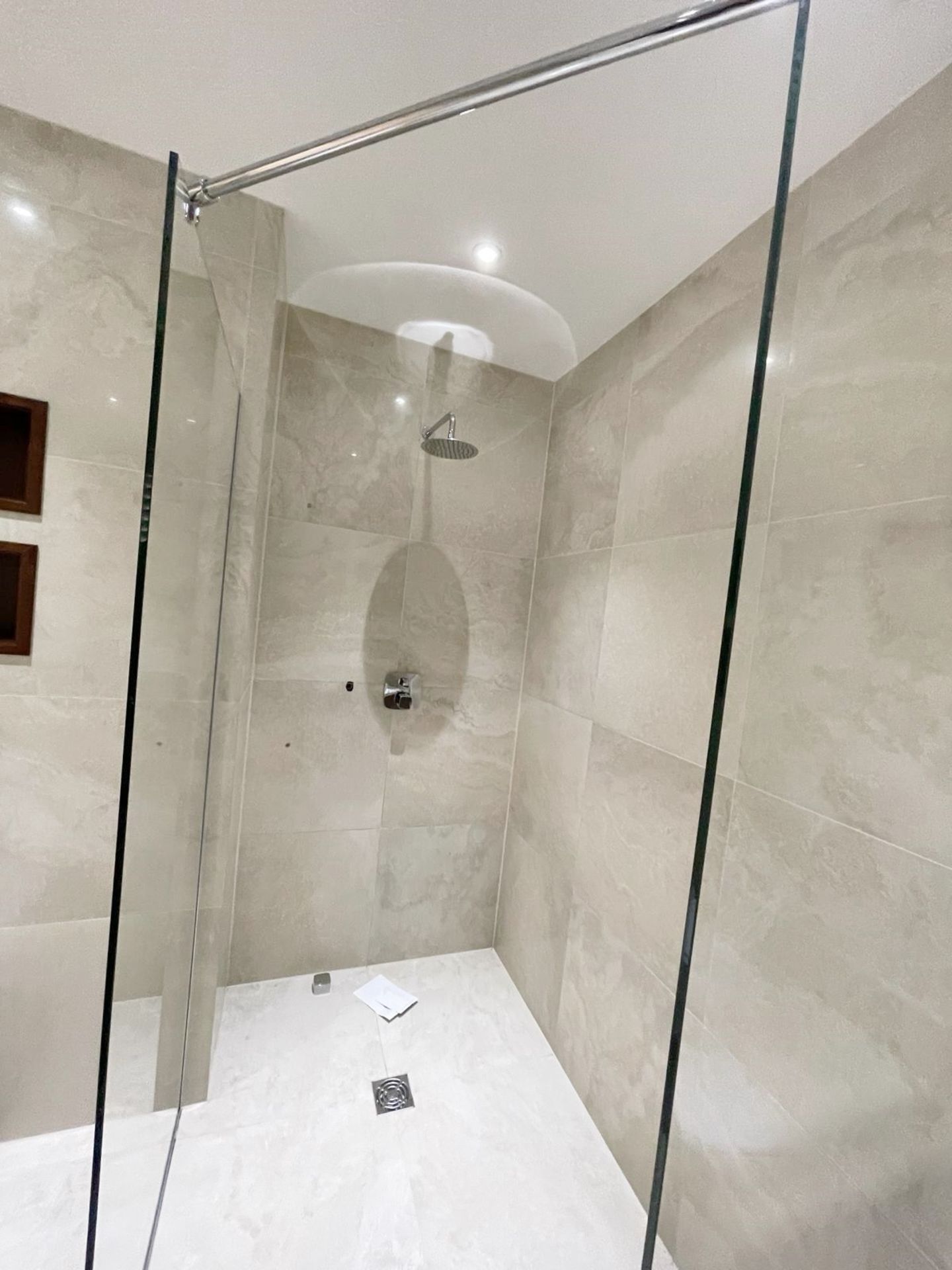 1 x Premium Shower and Enclosure + hansgrohe Controls and Thermostat - Ref: PAN251 / Bed2bth - CL896 - Image 9 of 15