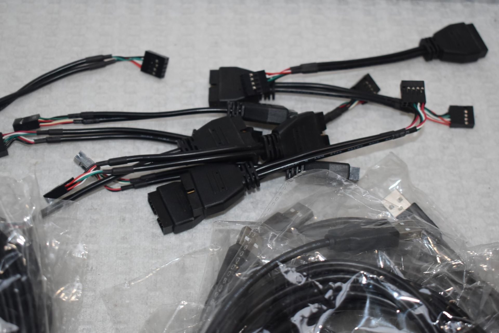 90 x Assorted Cables Including Various USB Connection Leads - New in Packets - Image 7 of 21