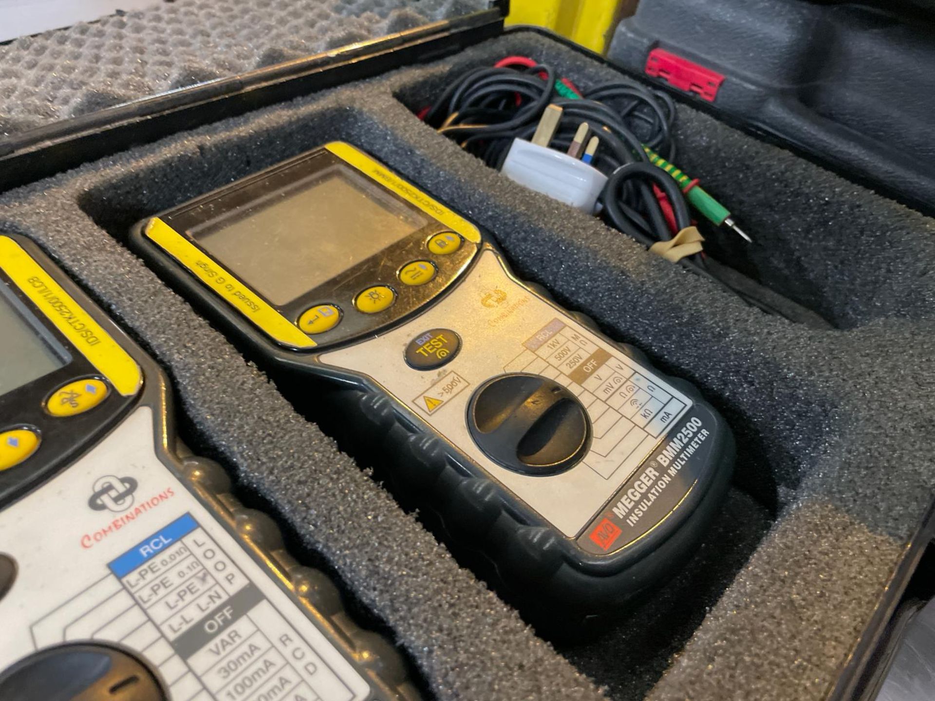 1 x Megger Testing Kit Including LCB2500 Loop/RCD Tester and a BMM2500 Insulation Multimeter - Image 2 of 12