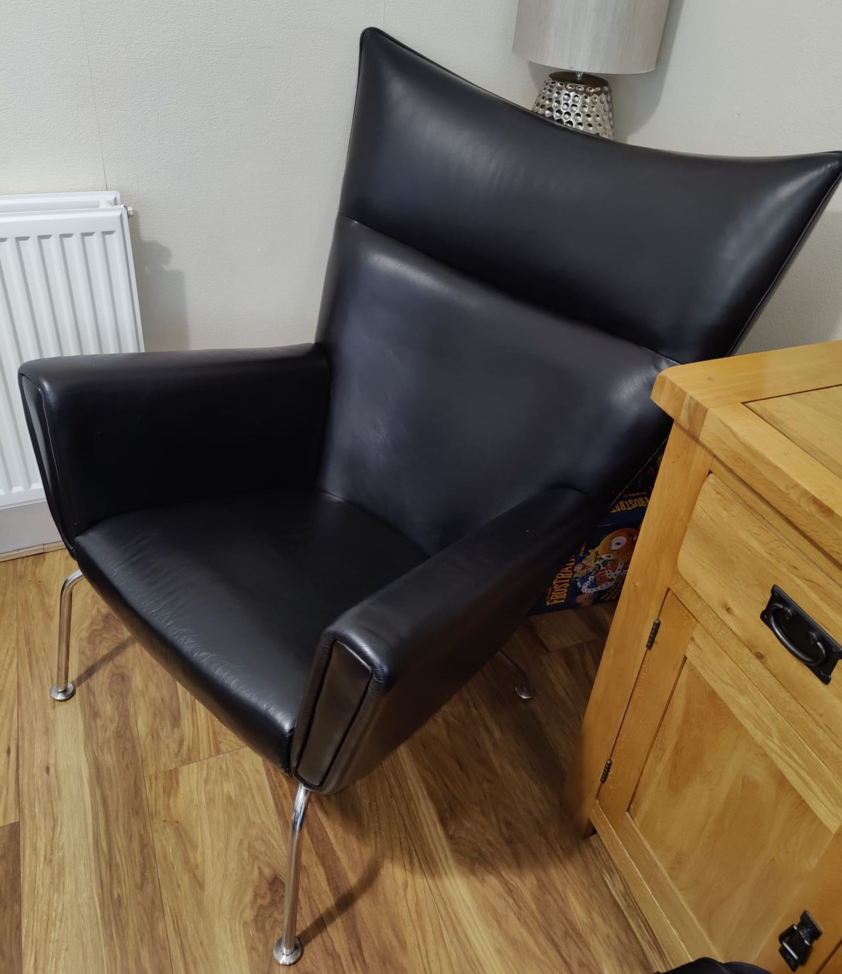 1 x Hans Wegner Inspired Wing Arm Chair - Genuine Black Leather Upholstery - Image 5 of 11