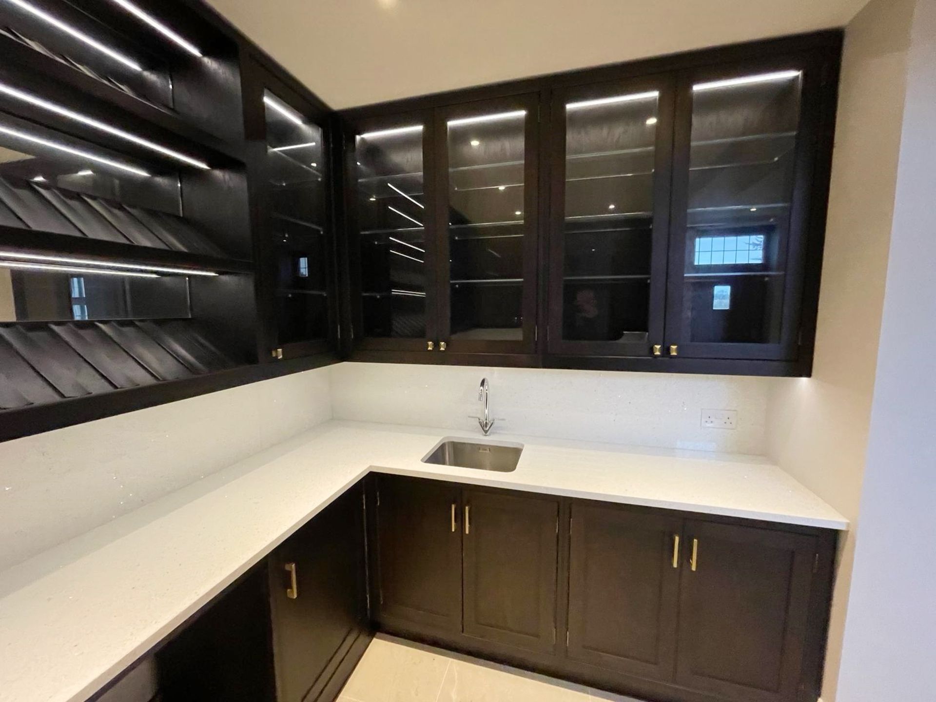 1 x Large Bespoke Fitted Luxury Home Bar with White Terrazzo Quartz Counter Worktops - Bild 7 aus 38
