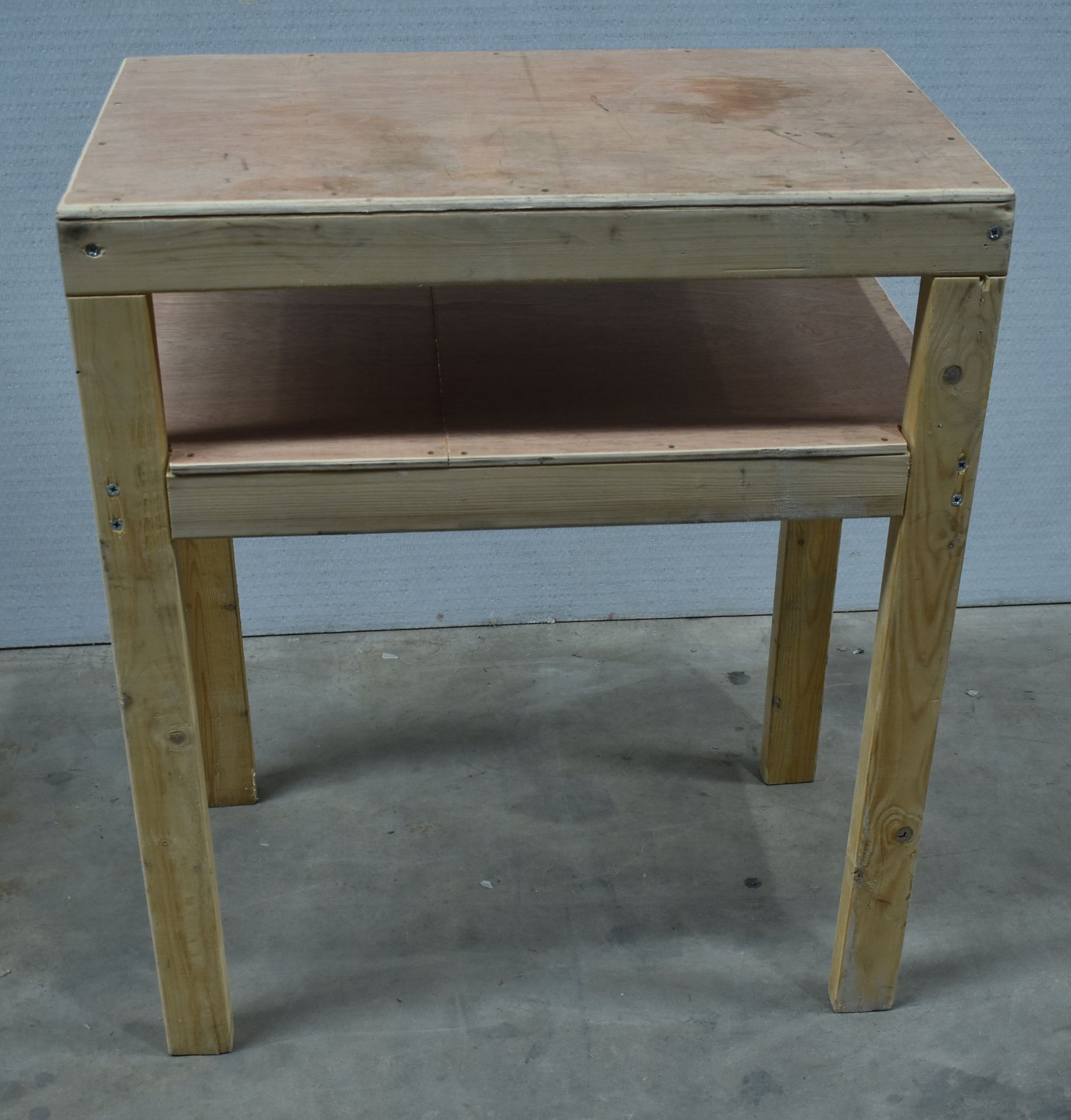 1 x Small Wooden Workbench - 75(w) x 42(d) x 89(h) cm - Ref: K286 - CL905 - Location: Altrincham