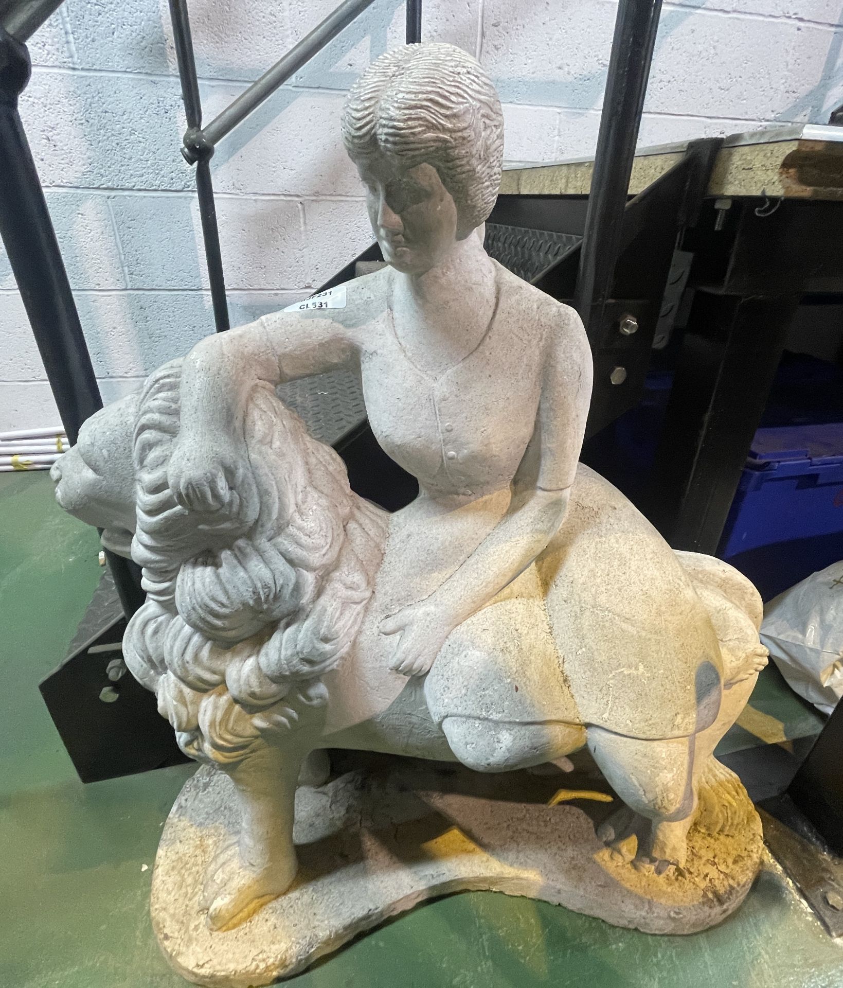 1 x Stone Garden Statue - The Lady on The Lion - H80 x W75 x D40 cms - Image 5 of 7