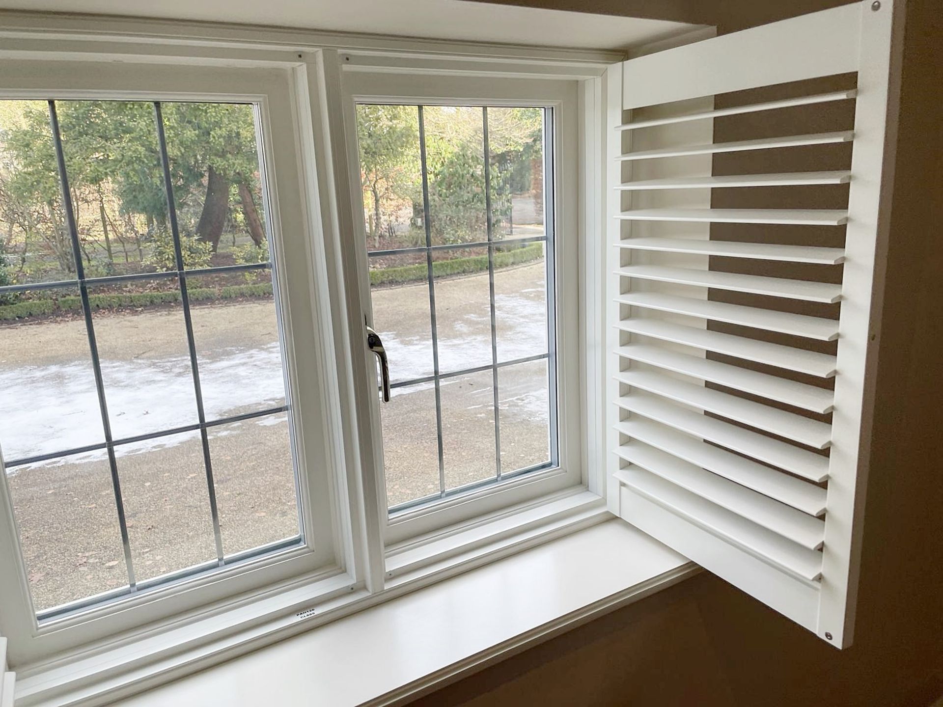 1 x Hardwood Timber Double Glazed Leaded 3-Pane Window Frame fitted with Shutter Blinds - Image 7 of 15